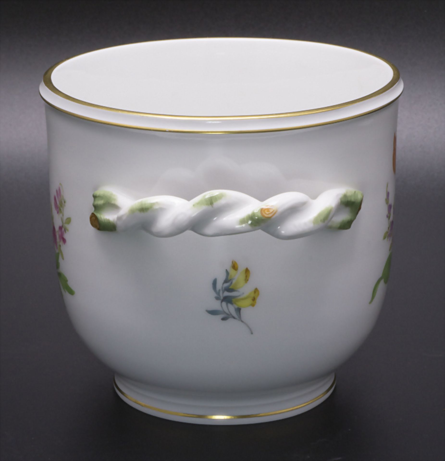 Blumenübertopf / Cachepot / A flower pot, Meissen, 2. Hälfte 20. Jh. - Image 2 of 9