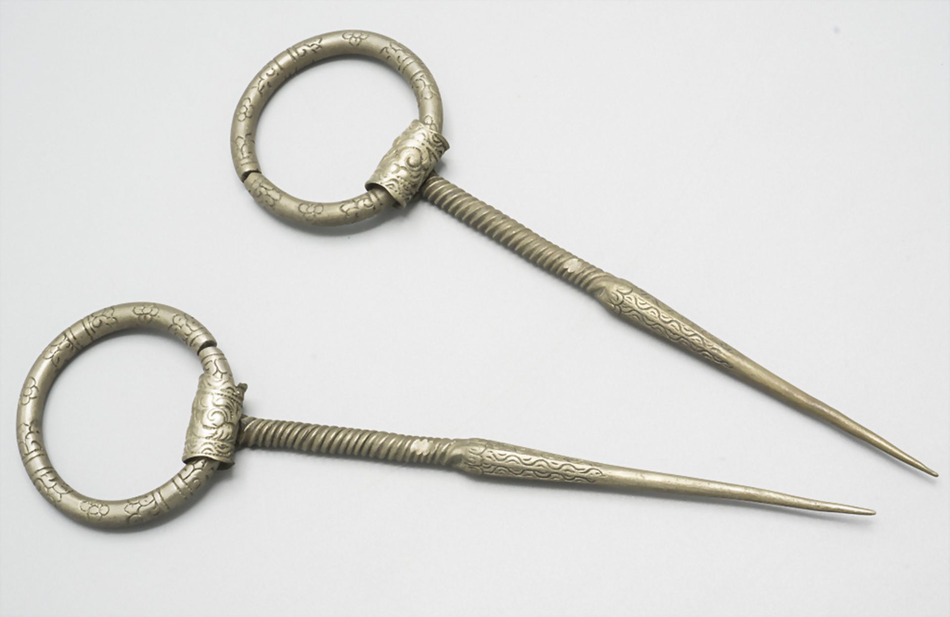 Paar Gewandschließen / A pair of garment closures