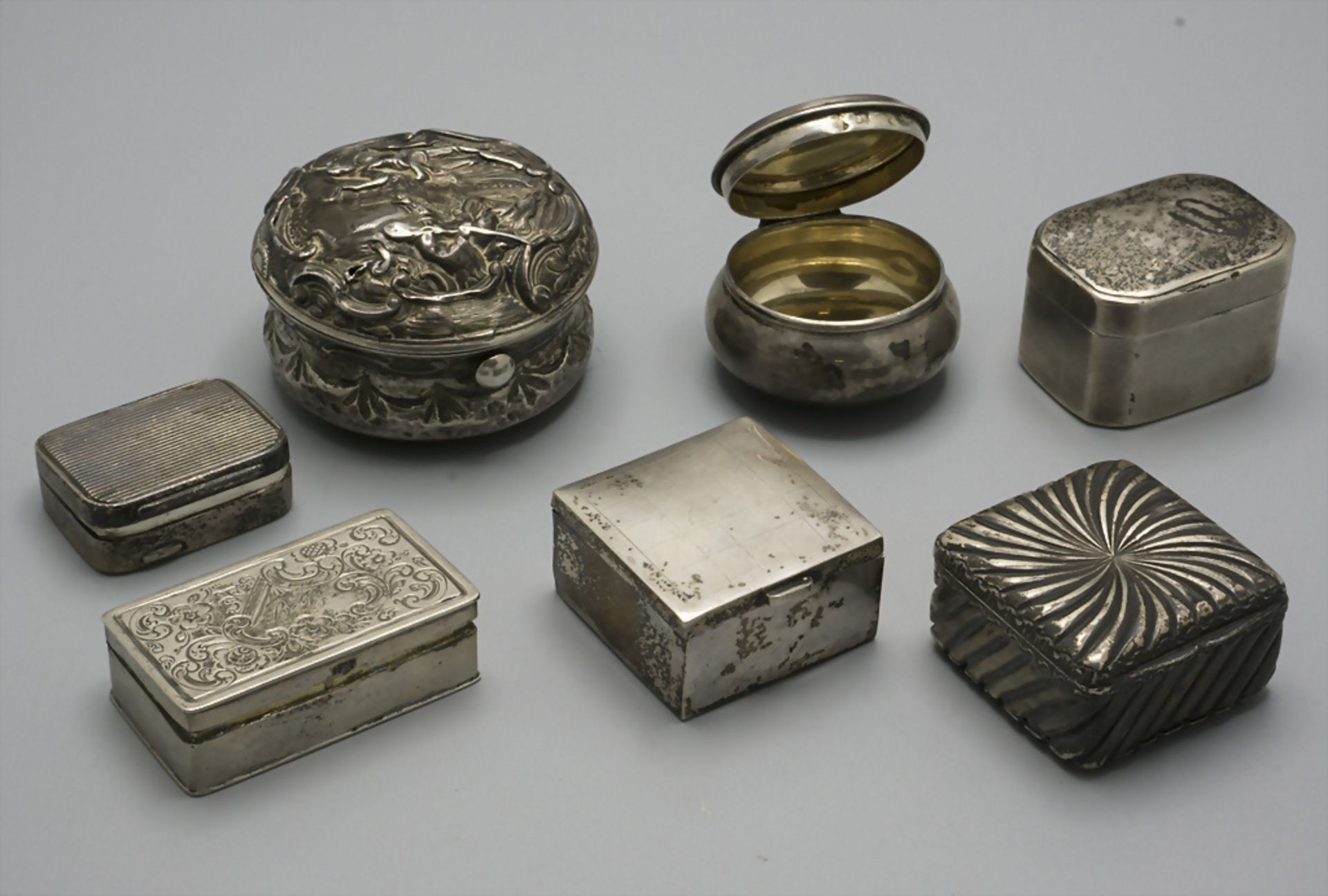 Sammlung von 7 Dosen / A collection of 7 silver boxes, 19. Jh.