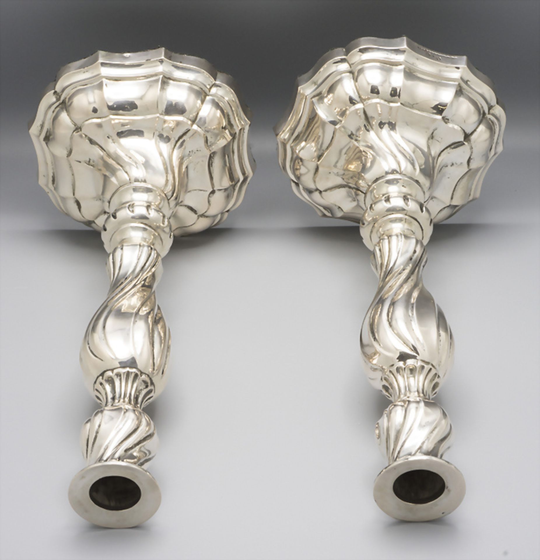 Paar Biedermeier Kerzenleuchter / A pair of silver Biedermeier candlesticks, Berlin, um 1850 - Image 3 of 6