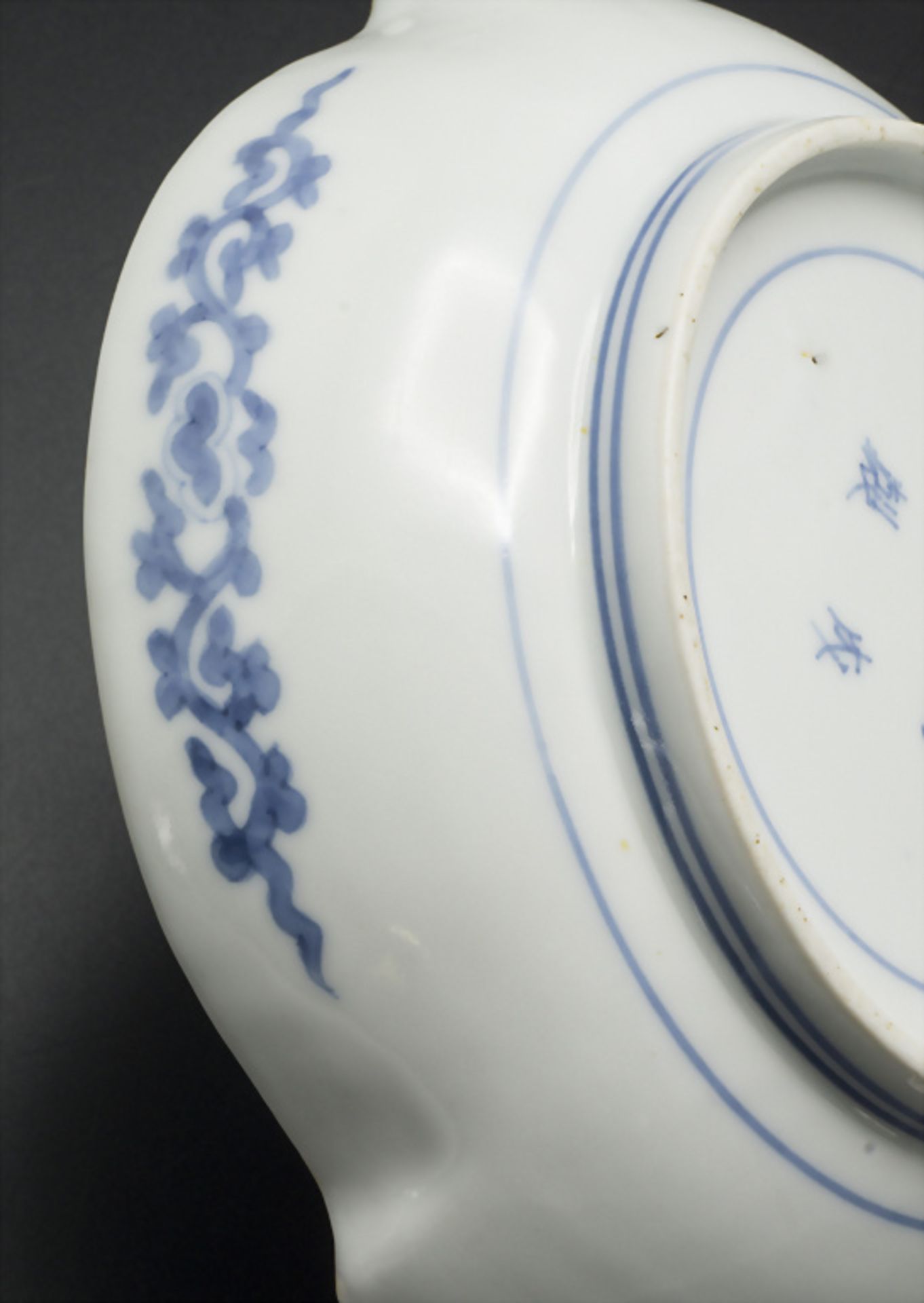 Zierschale / A decorative bowl, China, Qing-Dynastie (1644-1911), wohl 18. Jh. - Bild 6 aus 6