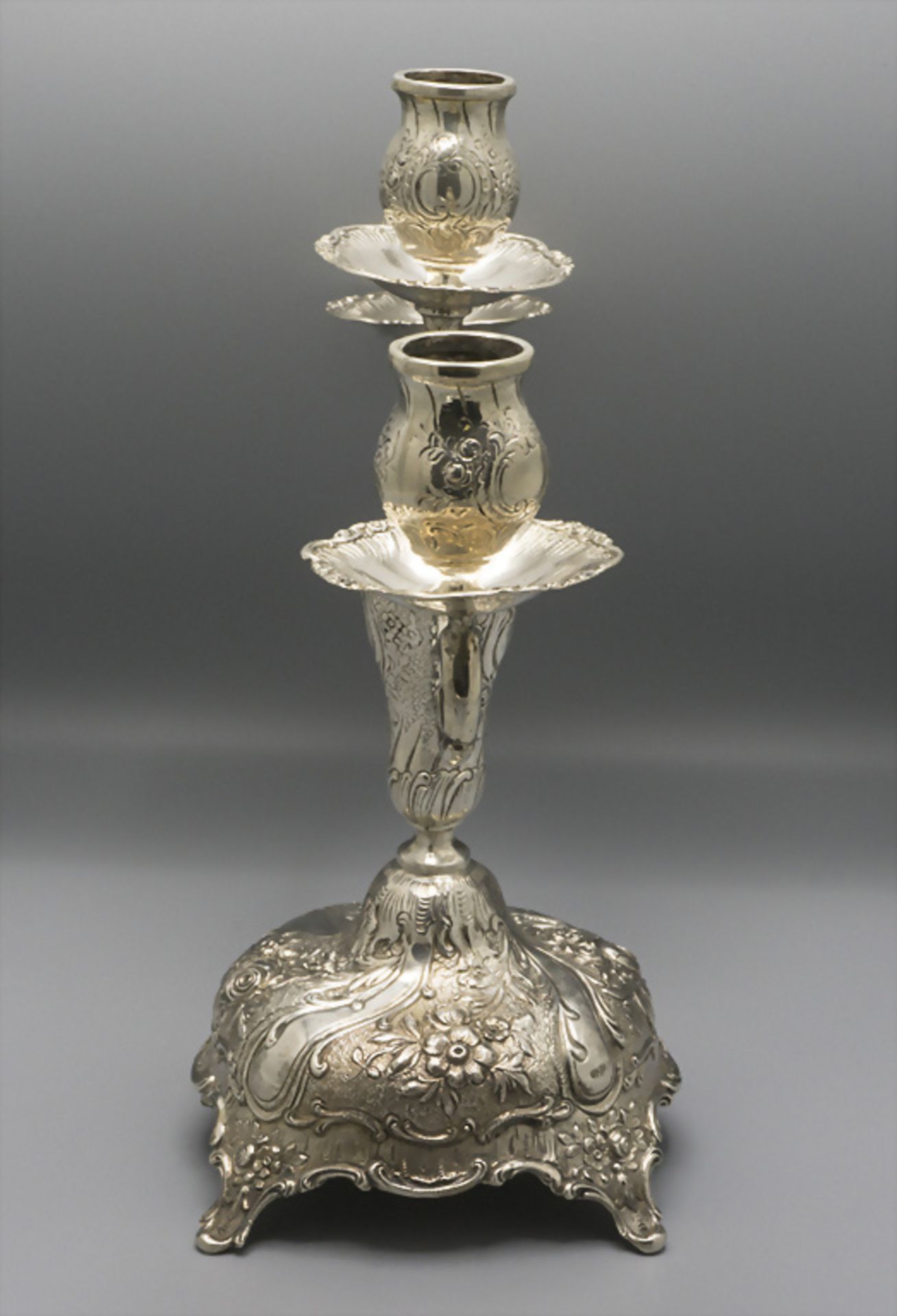 Dreiarmiger Kerzenleuchter / A silver candleholder, deutsch, 20. Jh. - Image 2 of 8