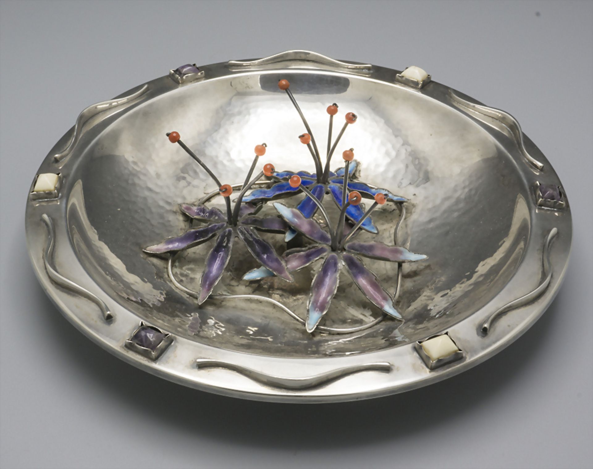 Zierschale / A decorative silver bowl, Spanien, um 1960