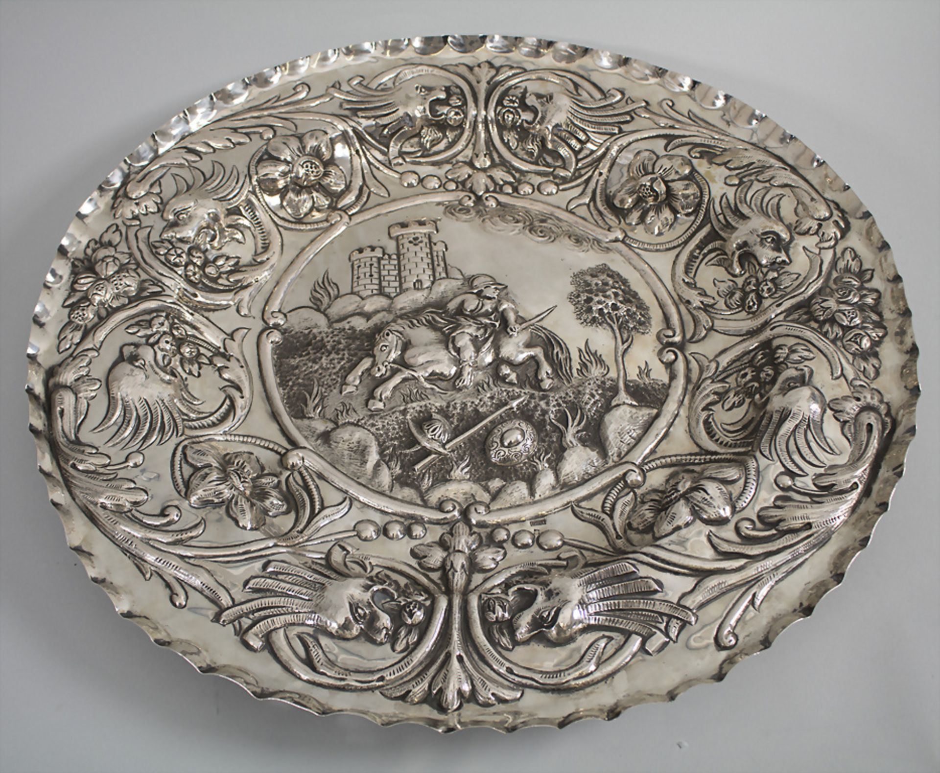 Große Schauplatte / A large silver plate, um 1900