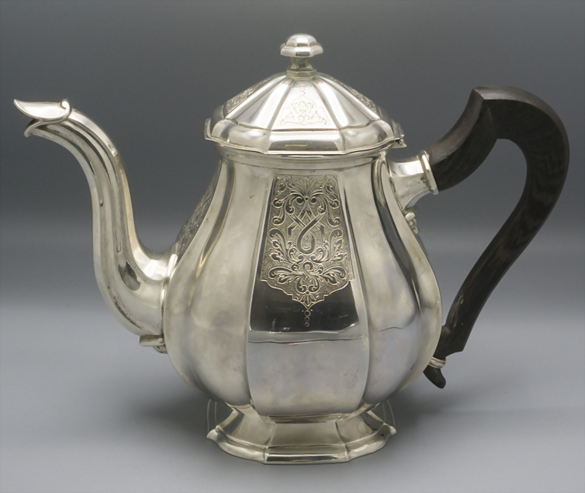 Teekanne / A ´silver tea pot, Belgien, um 1900
