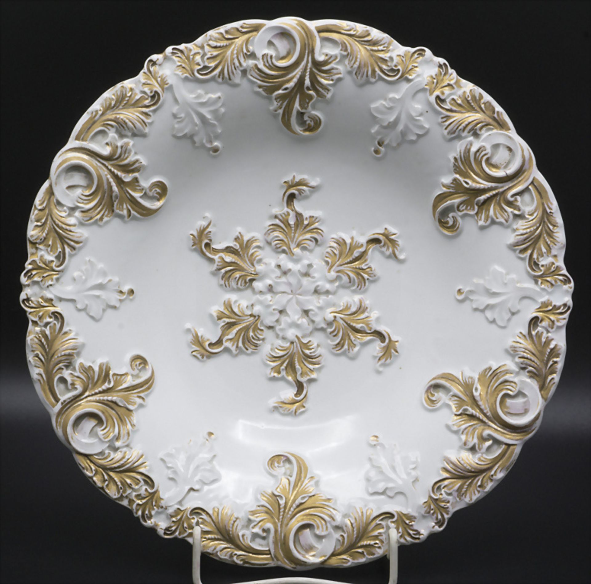 Prunkschale mit Reliefdekor / A splendid bowl, Meissen, Anfang 19. Jh.