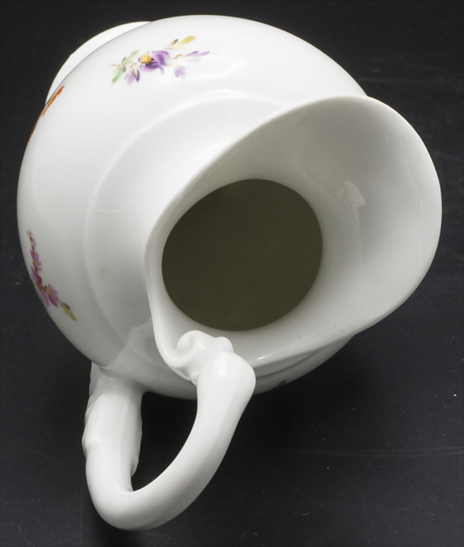 Krug mit Schwanenhenkel und Streublumen / A creamer with swan handle and scattered flowers, ... - Image 3 of 5