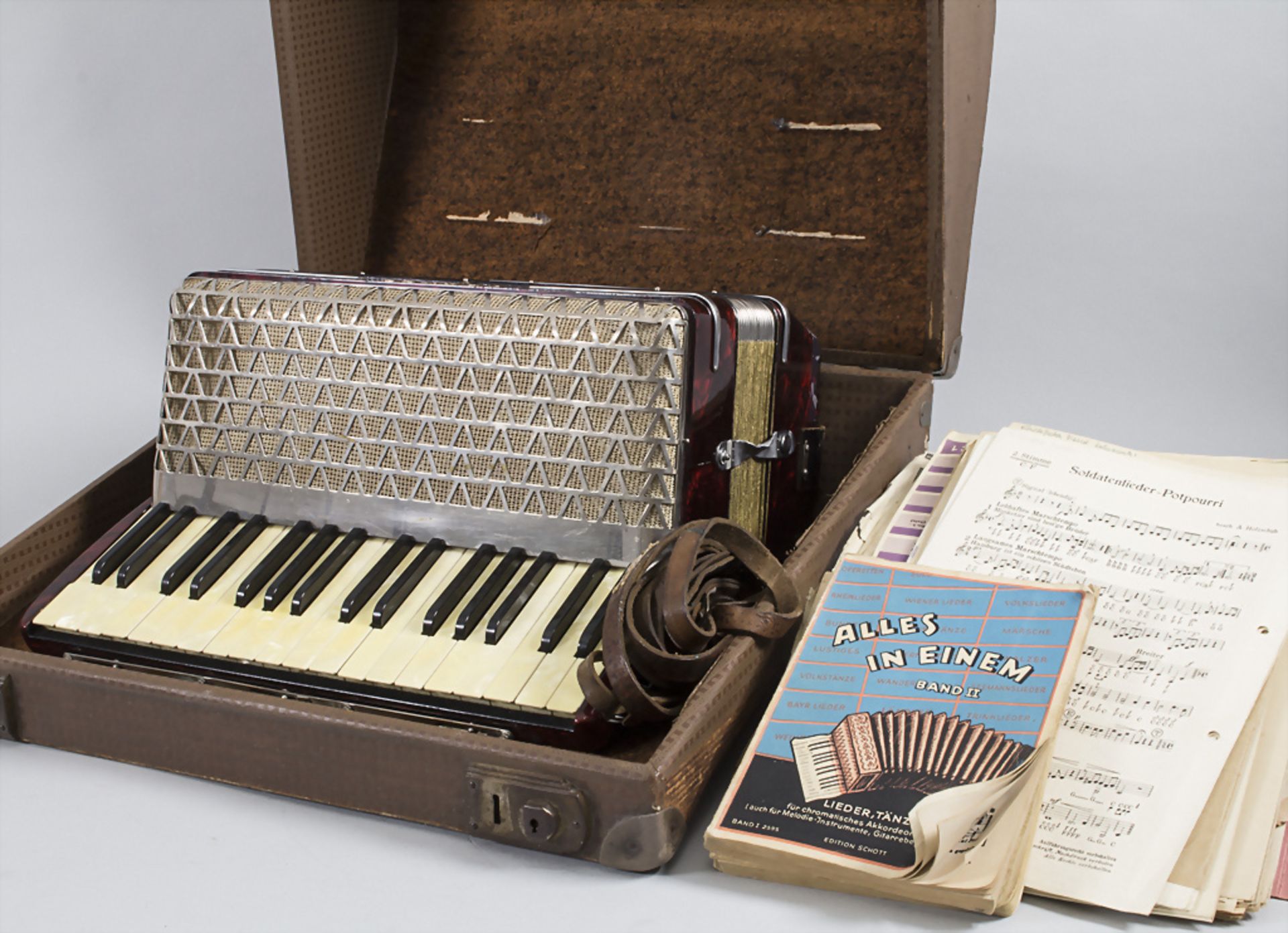 Akkordeon 'Imperial IV A' / An accordion 'Imperial IV A', Hohner