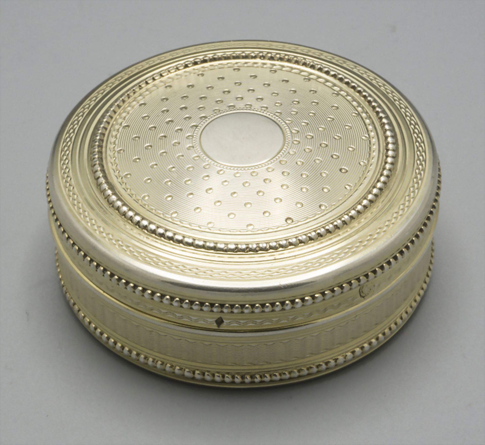 Tabatiere / Schnupftabakdose / A gilded silver snuff box, Paris, um 1880 - Image 2 of 8