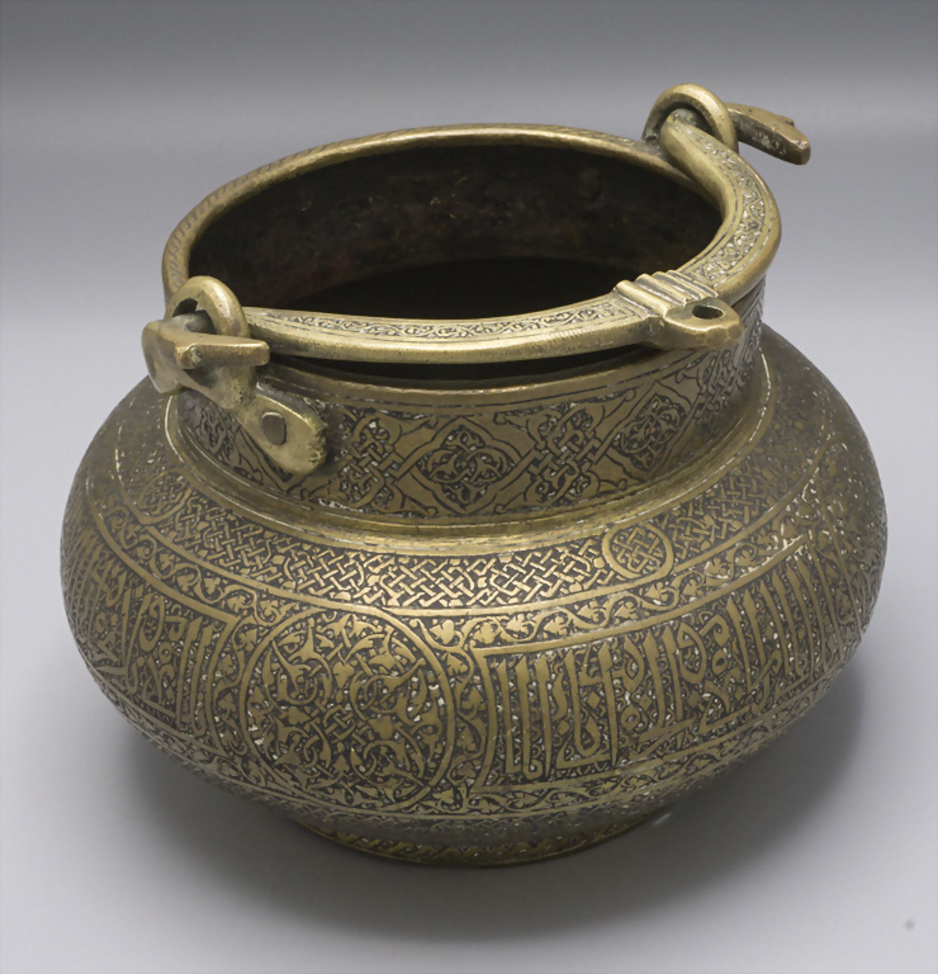 Henkelgefäß / A handled brass vessel, wohl Persien, 18./19. Jh.