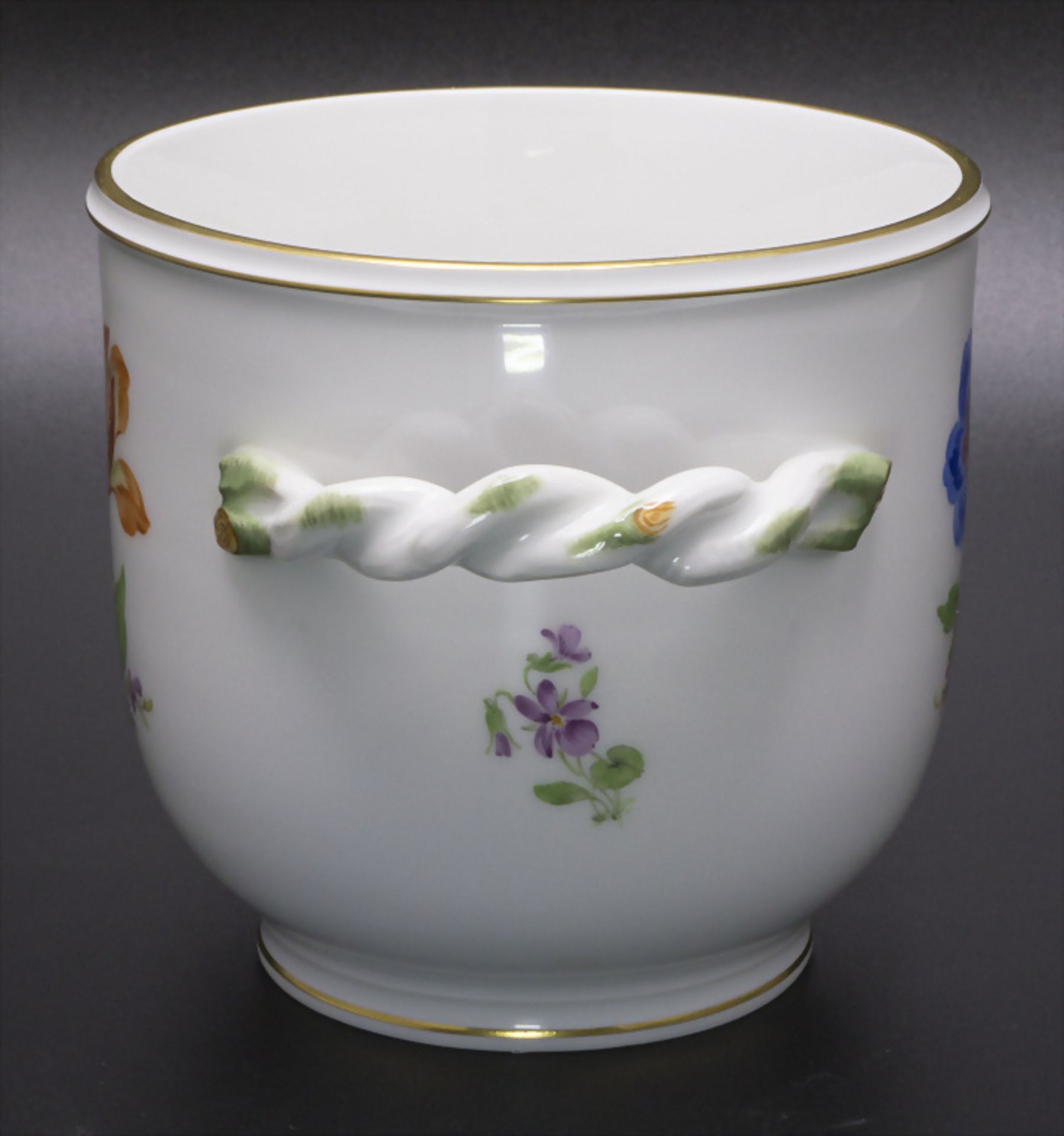 Blumenübertopf / Cachepot / A flower pot, Meissen, 2. Hälfte 20. Jh. - Image 4 of 9