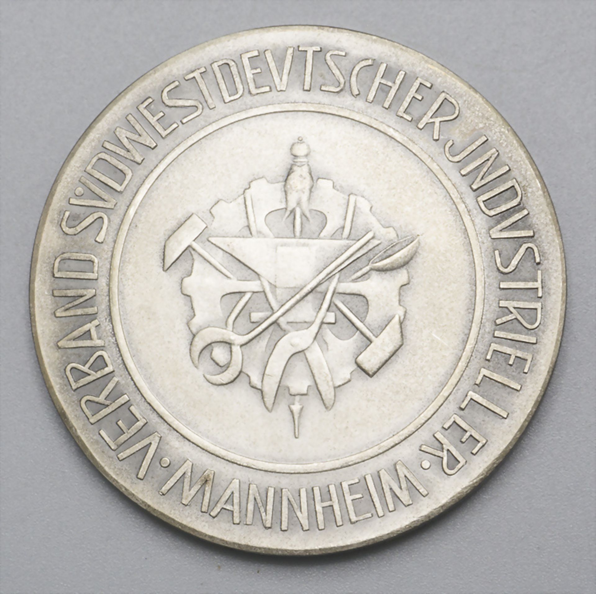 Medaille 'Verband Südwestdeutscher Industrieller in Mannheim', um 1920 - Image 2 of 2