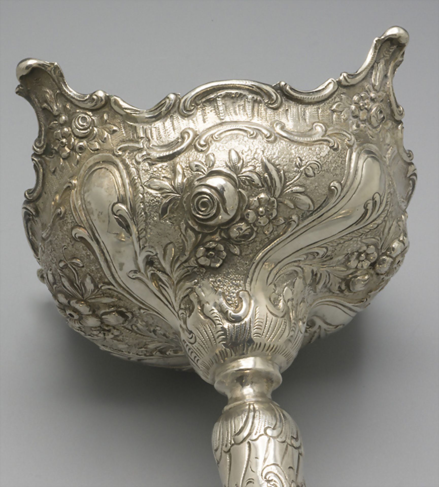 Dreiarmiger Kerzenleuchter / A silver candleholder, deutsch, 20. Jh. - Image 7 of 8