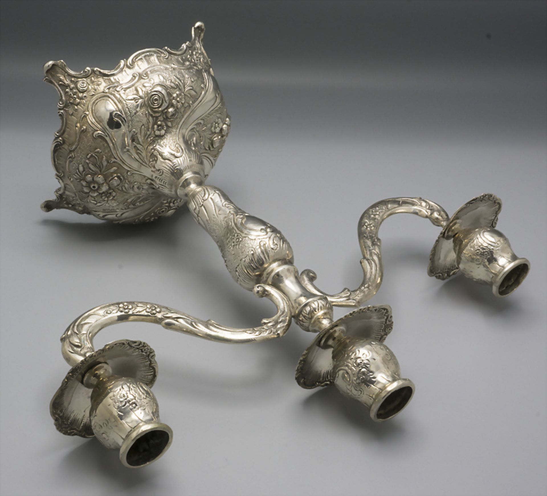 Dreiarmiger Kerzenleuchter / A silver candleholder, deutsch, 20. Jh. - Image 5 of 8