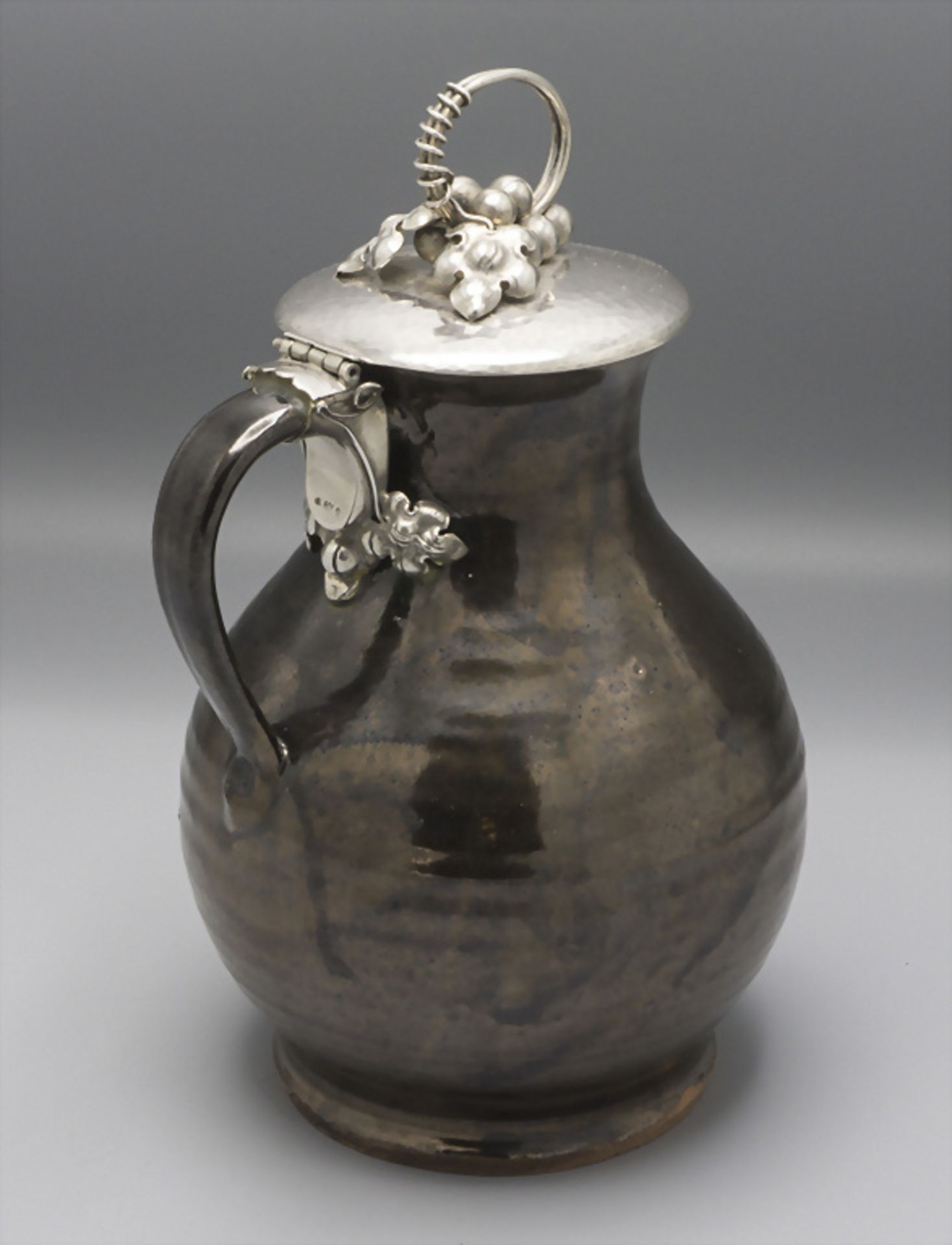 Jugendstil Weinkrug / A silver wine jug, Schleissner & Söhne, Hanau, um 1915 - Image 2 of 6
