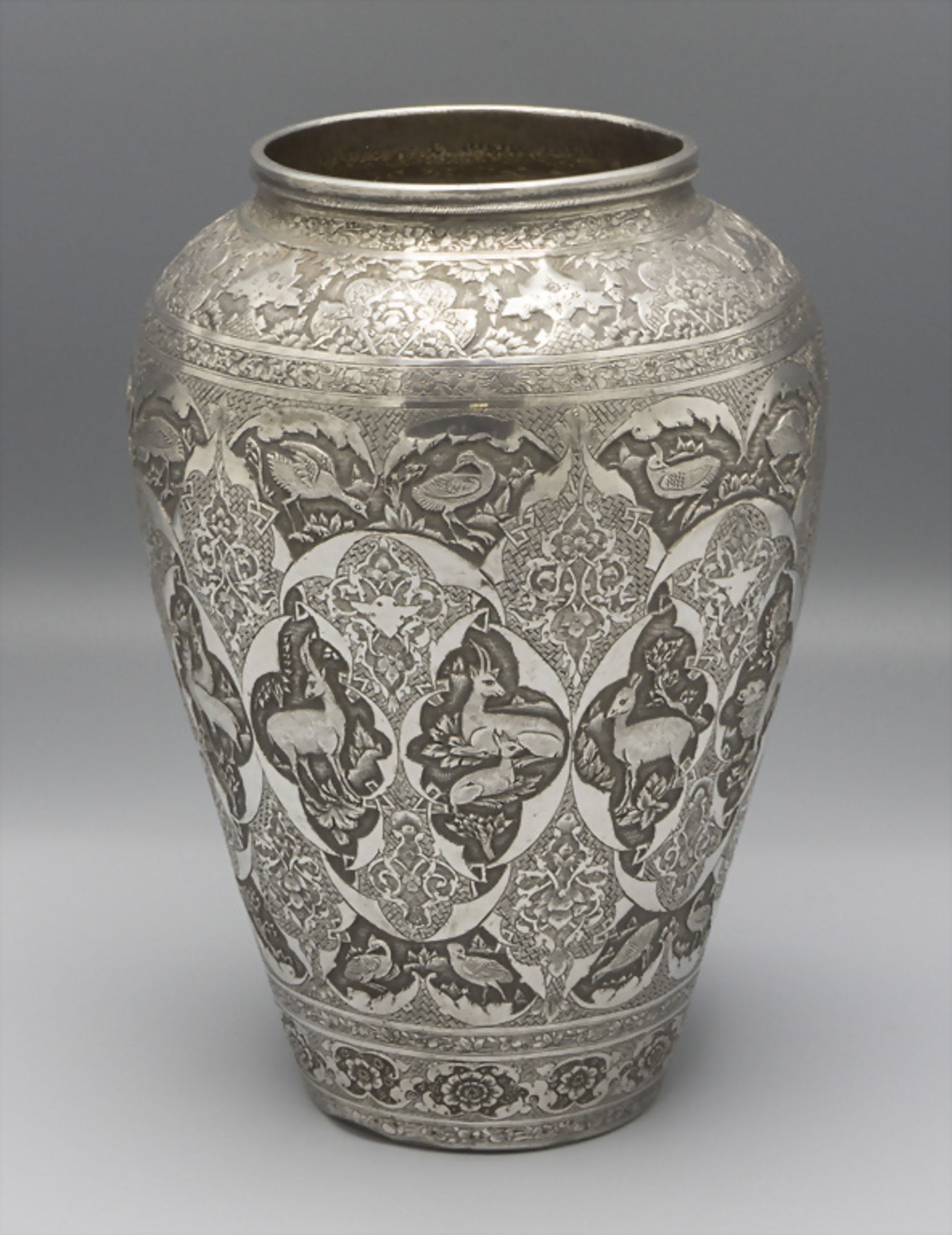 Vase / A siver vase, Persien, 19. Jh. - Bild 2 aus 6