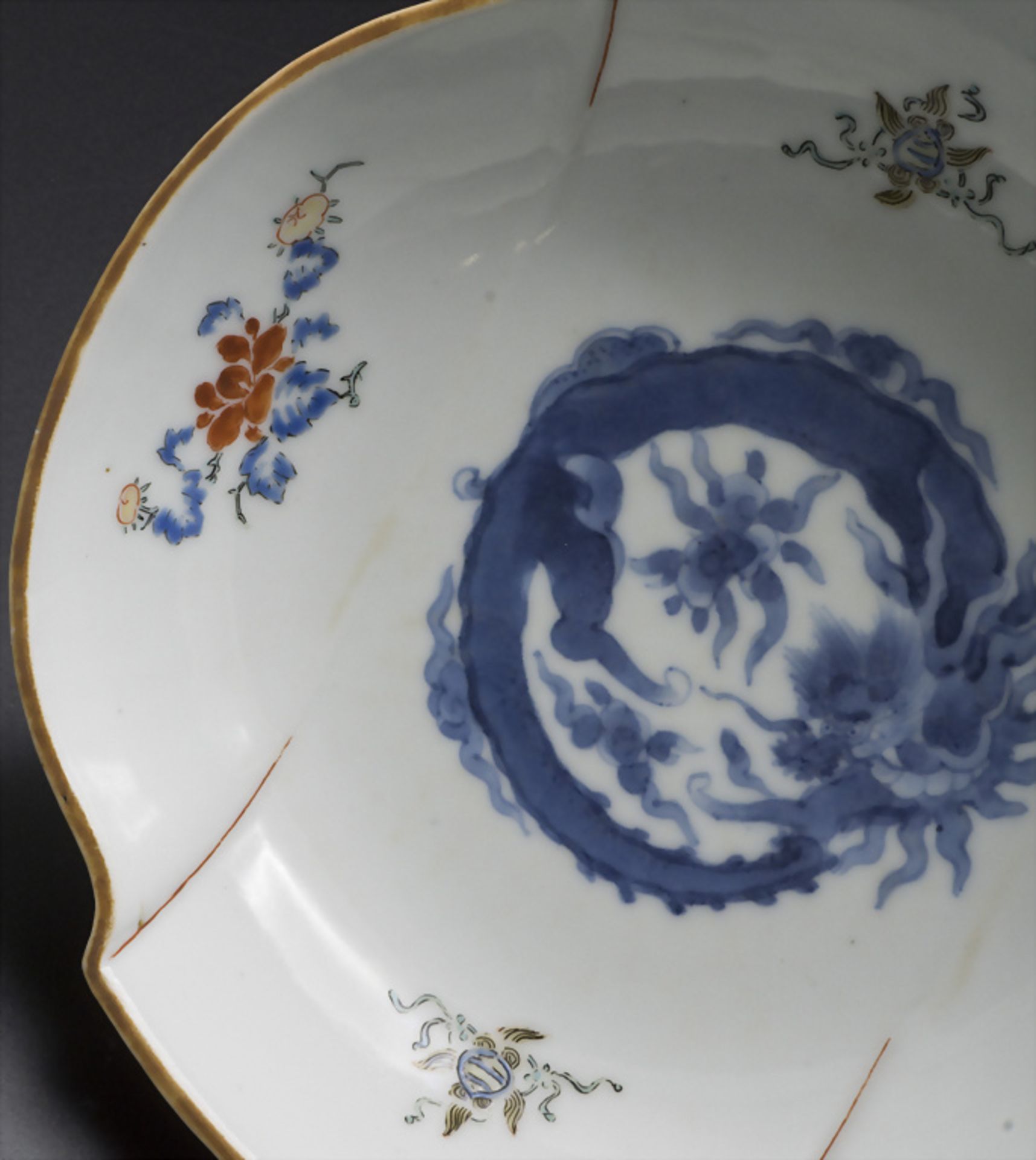 Zierschale / A decorative bowl, China, Qing-Dynastie (1644-1911), wohl 18. Jh. - Bild 4 aus 6