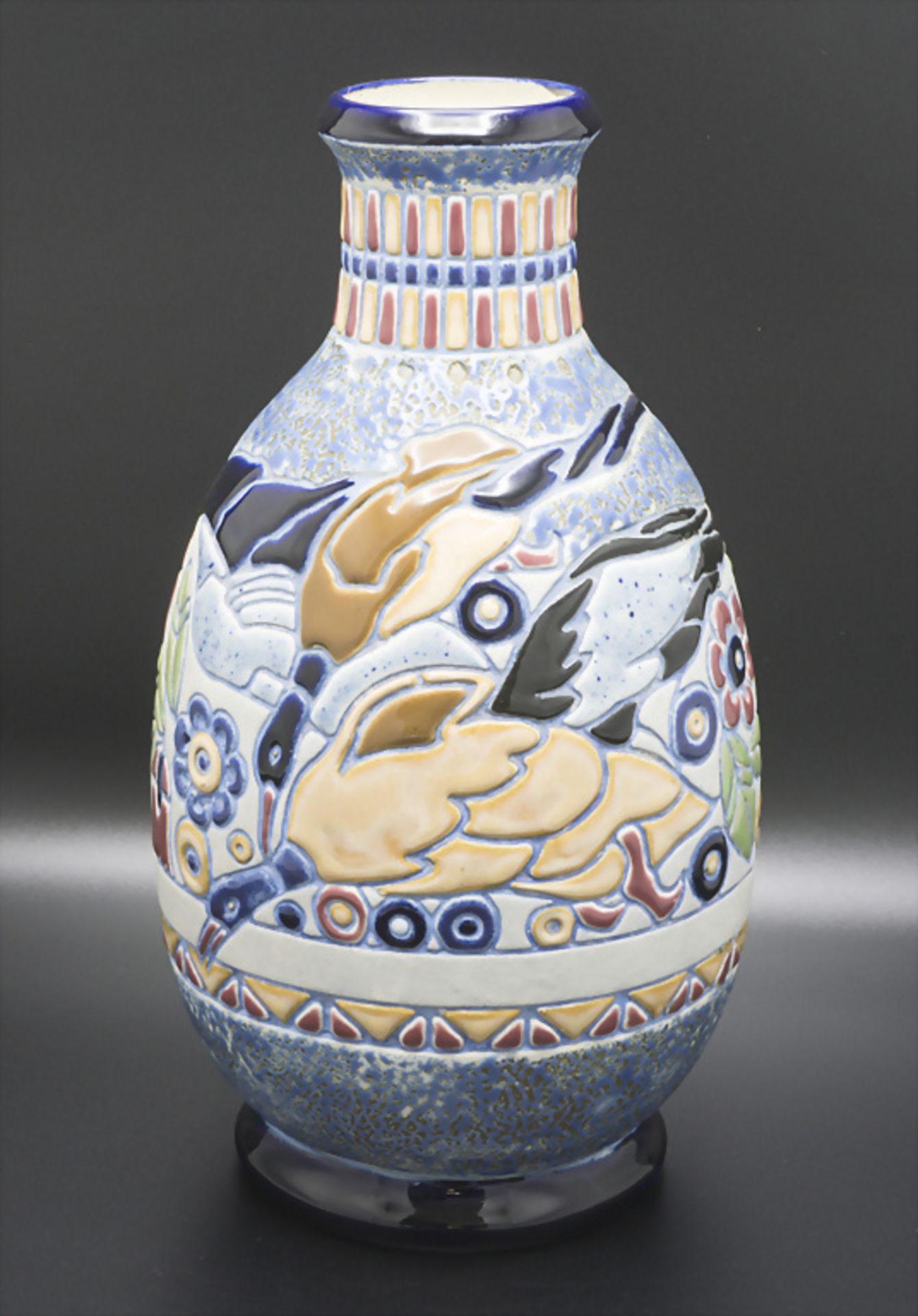 Große Art Déco Keramik Ziervase / A large Art Deco ceramic vase, Amphora-Werke, Riessner, ...