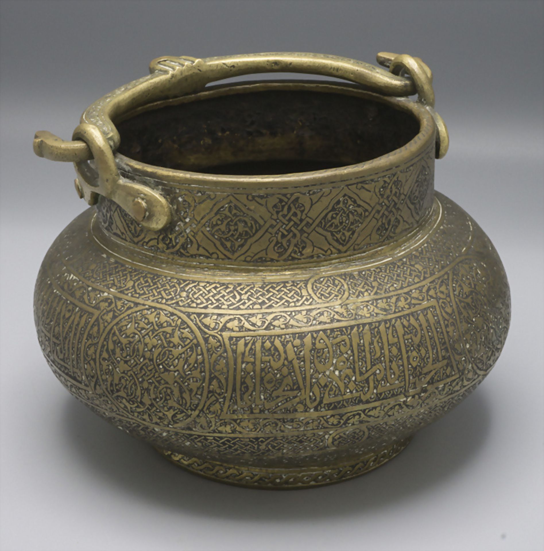 Henkelgefäß / A handled brass vessel, wohl Persien, 18./19. Jh. - Bild 2 aus 6