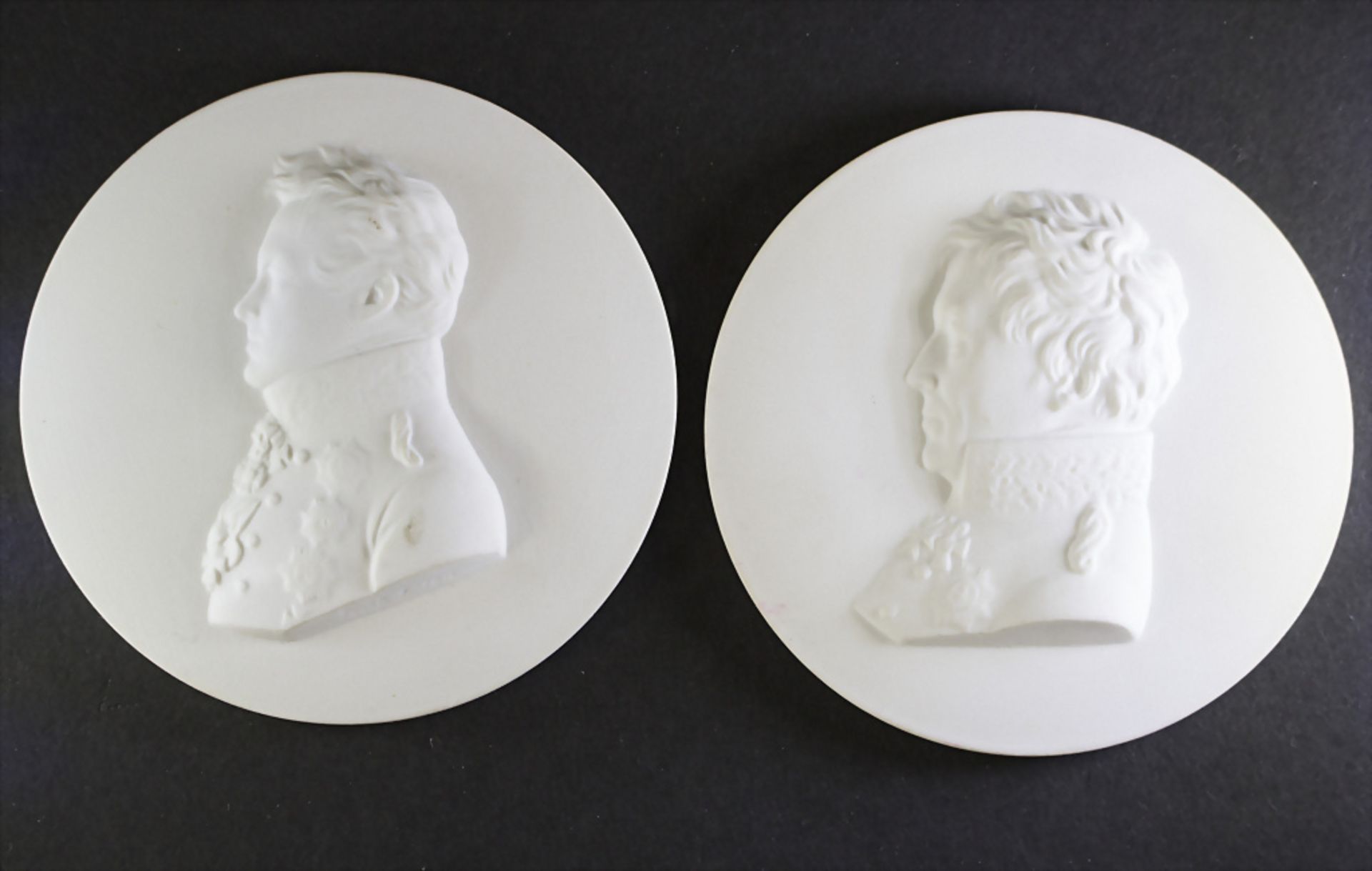 Zwei reliefierte Porzellanmedaillen KPM, 'August Neidhardt von Gneisenau (1760-1831) und ...