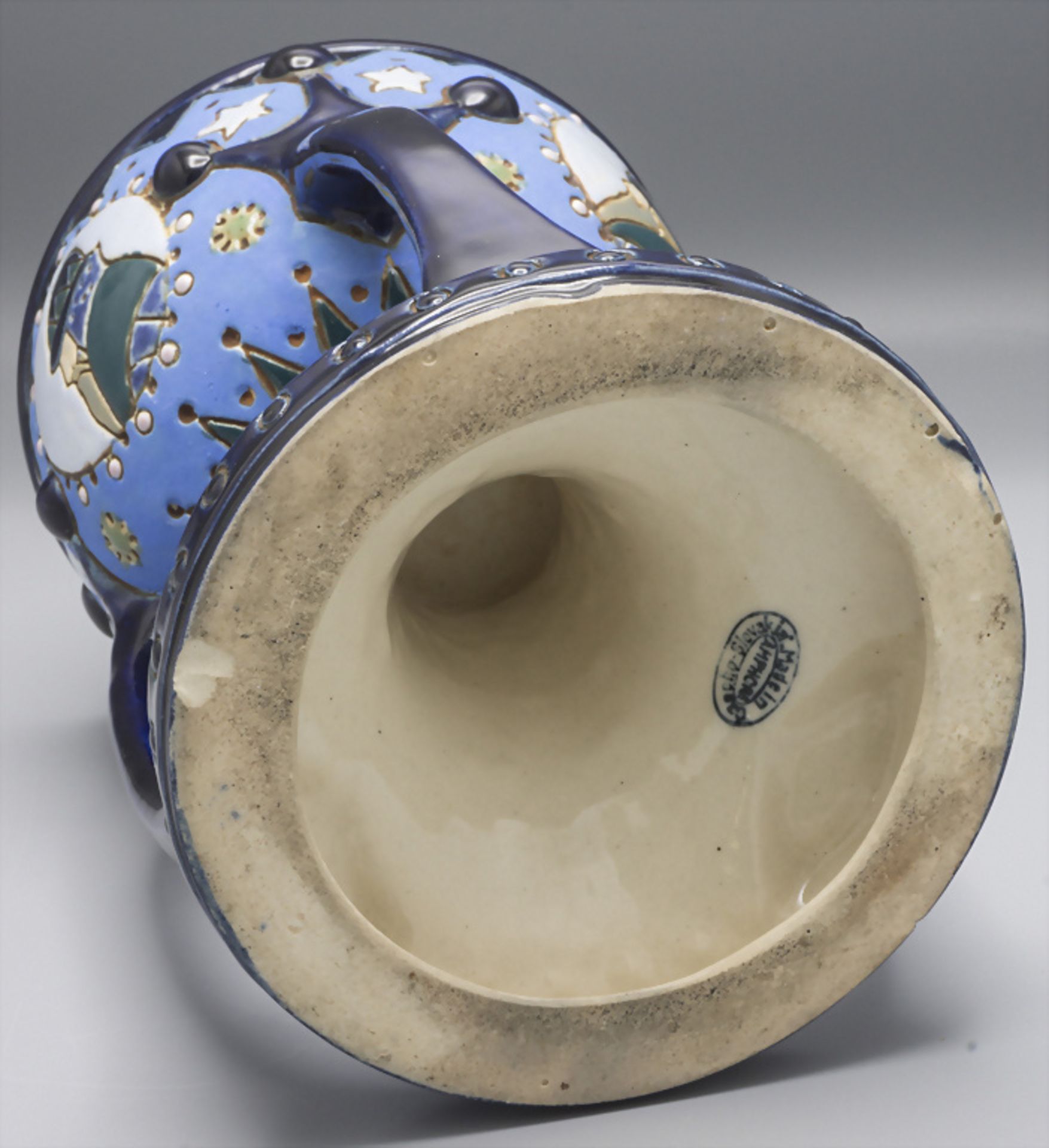 Dreihenkelschale / A faience bowl with 3 handles, Amphora-Werke, Riessner, Stellmacher & ... - Image 5 of 6