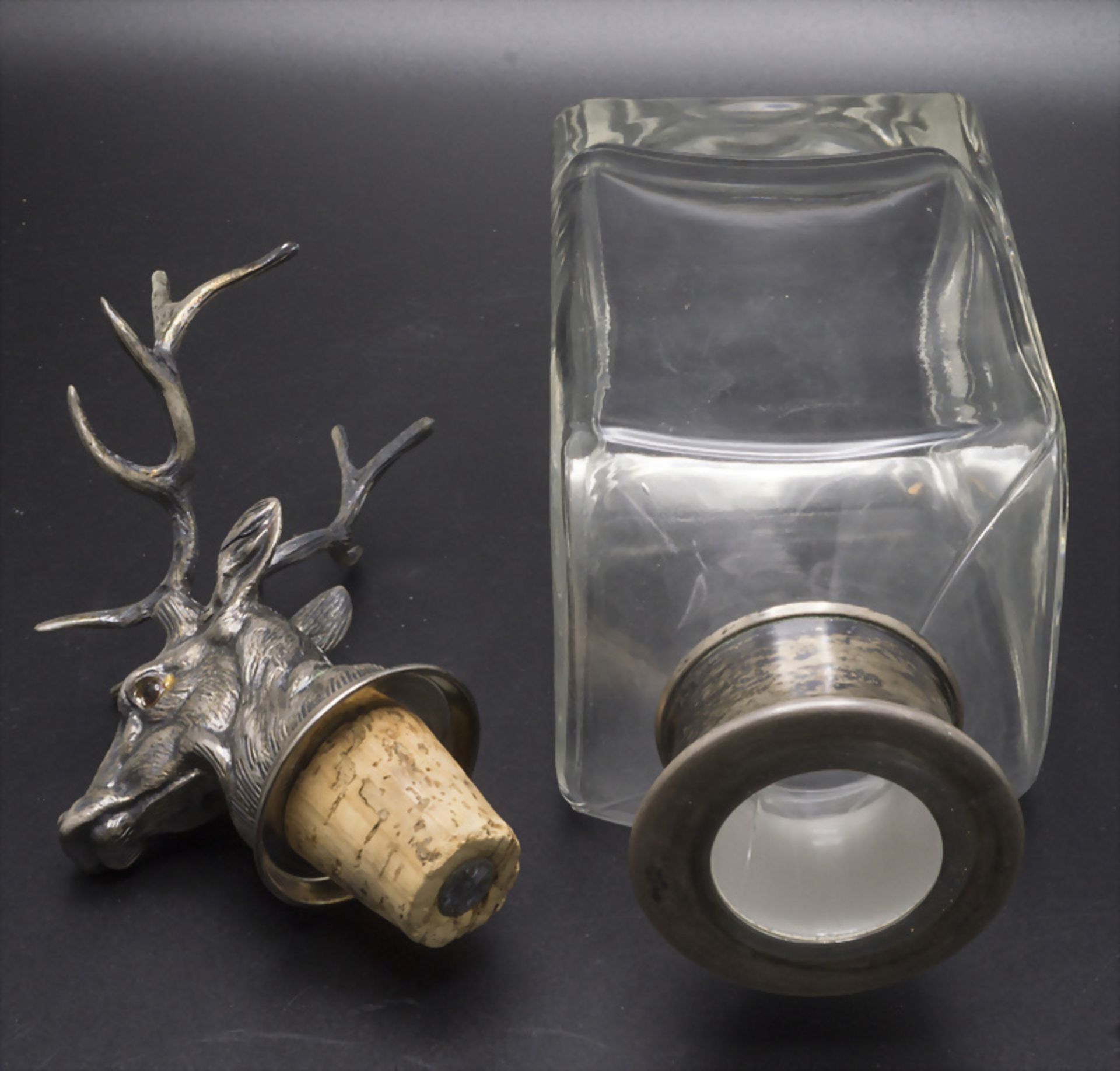 Dekanter / Karaffe mit Hirschkopf / A glass decanter with a head of a deer, Christian Dior, ... - Bild 3 aus 4