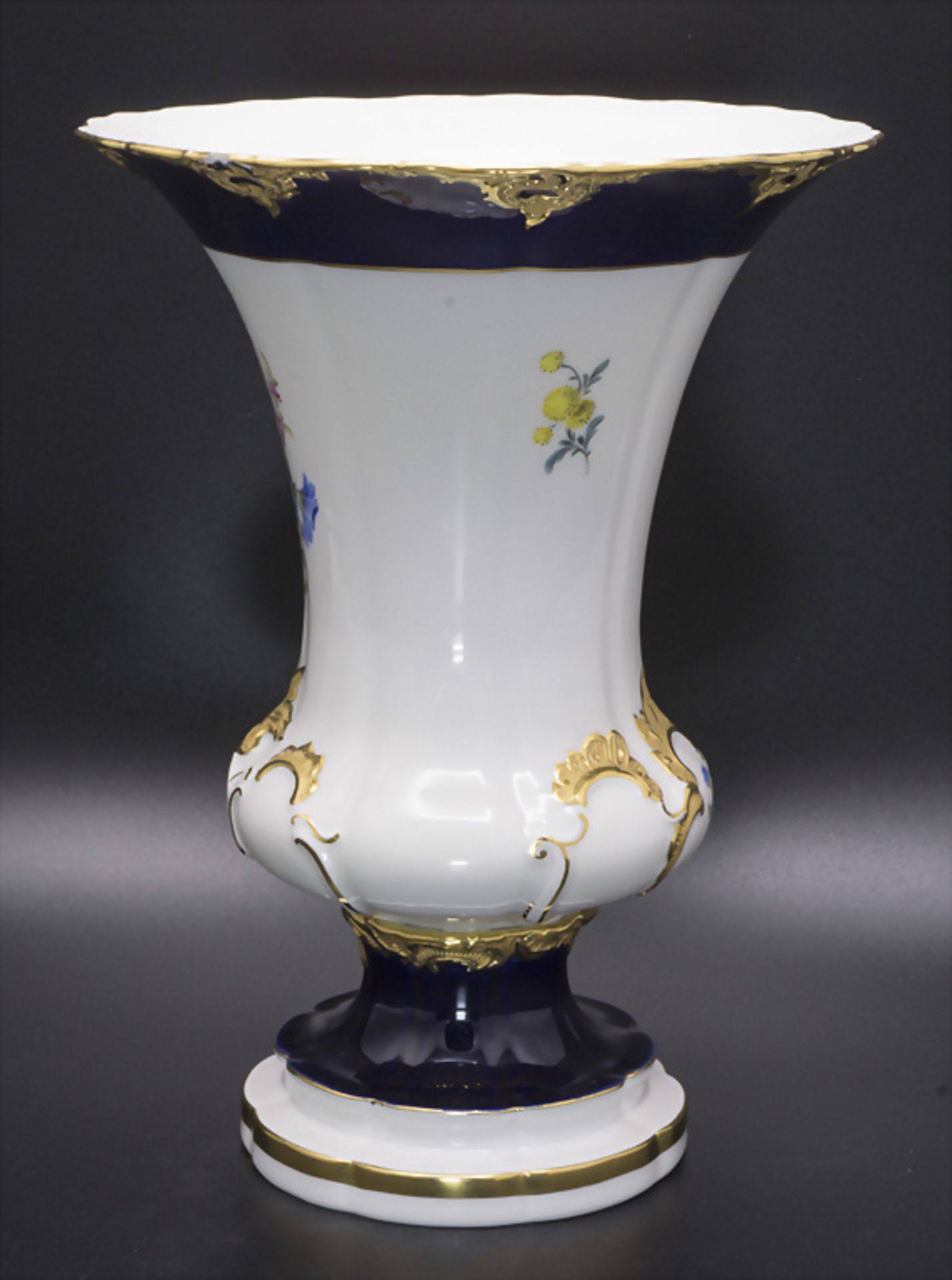 Kratervase / A crater vase, Meissen, 20. Jh. - Bild 3 aus 7