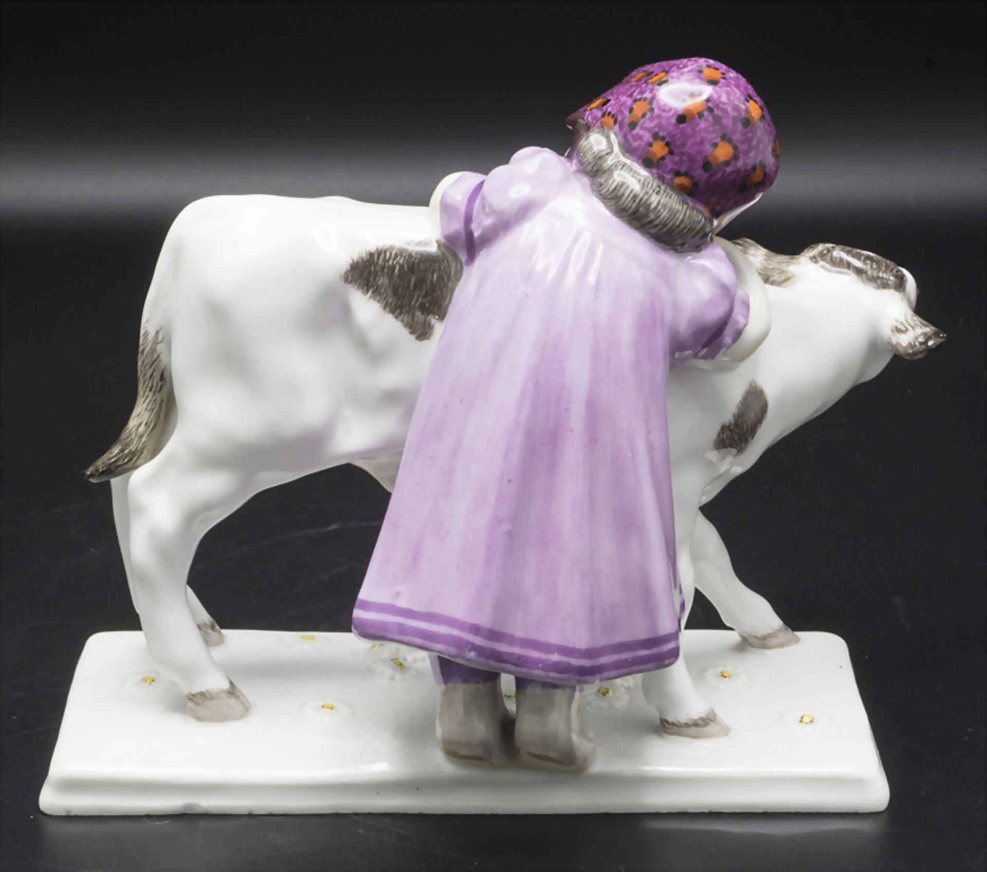 Jugendstil Figur 'Mädchen mit Kalb' / An Art Nouveau figurine of a girl with a calf, Max ... - Bild 2 aus 3