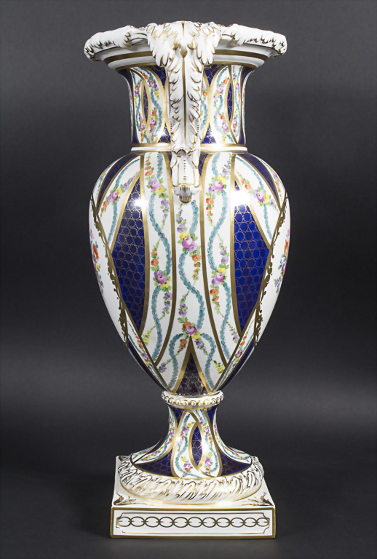 Amphorenvase / An amphora vase, Carl Thieme, Potschappel / Dresden, 20. Jh. - Bild 2 aus 10