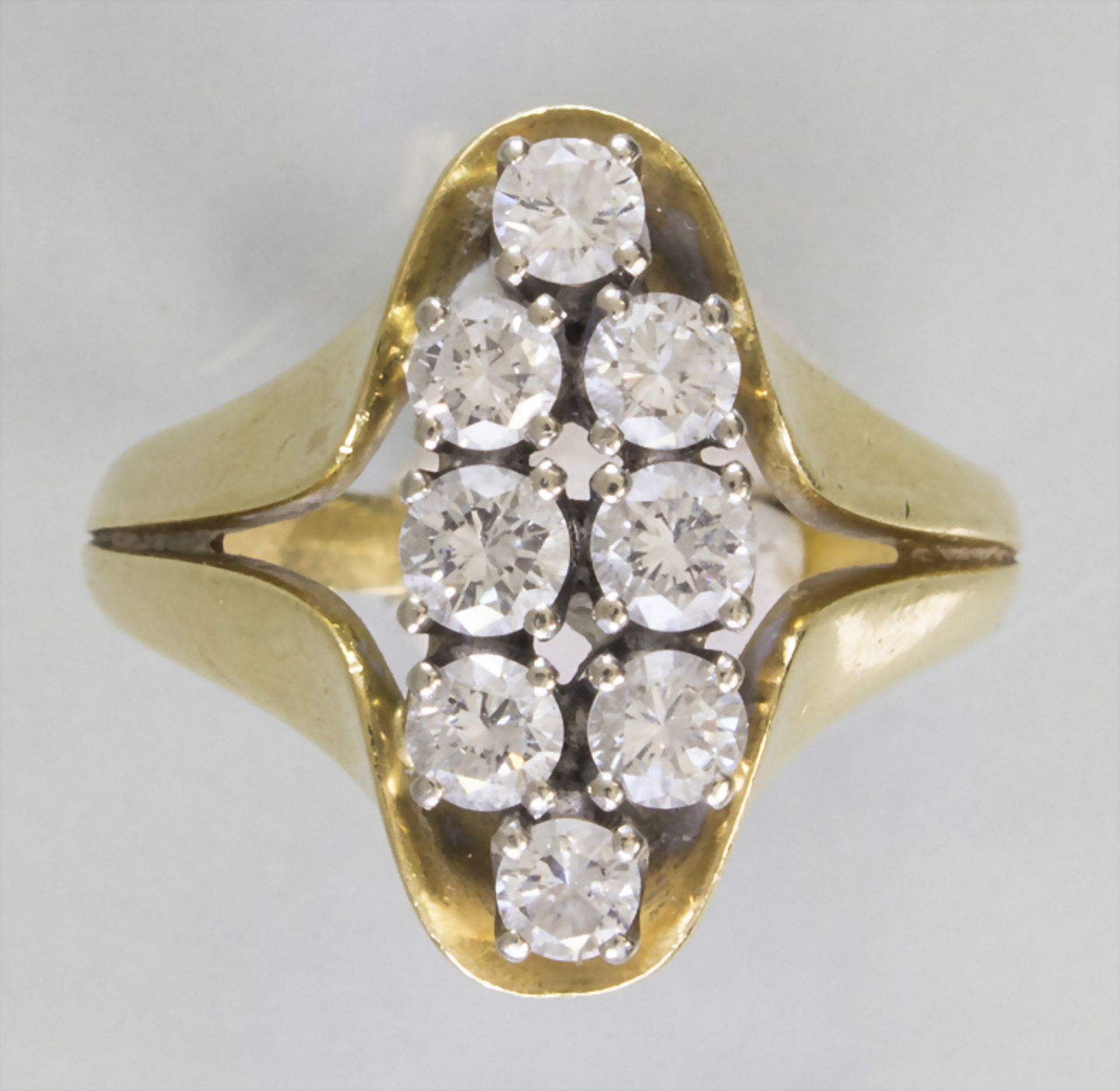 Damenring in Gelbgold mit Diamanten / A ladies 18k gold ring with diamonds