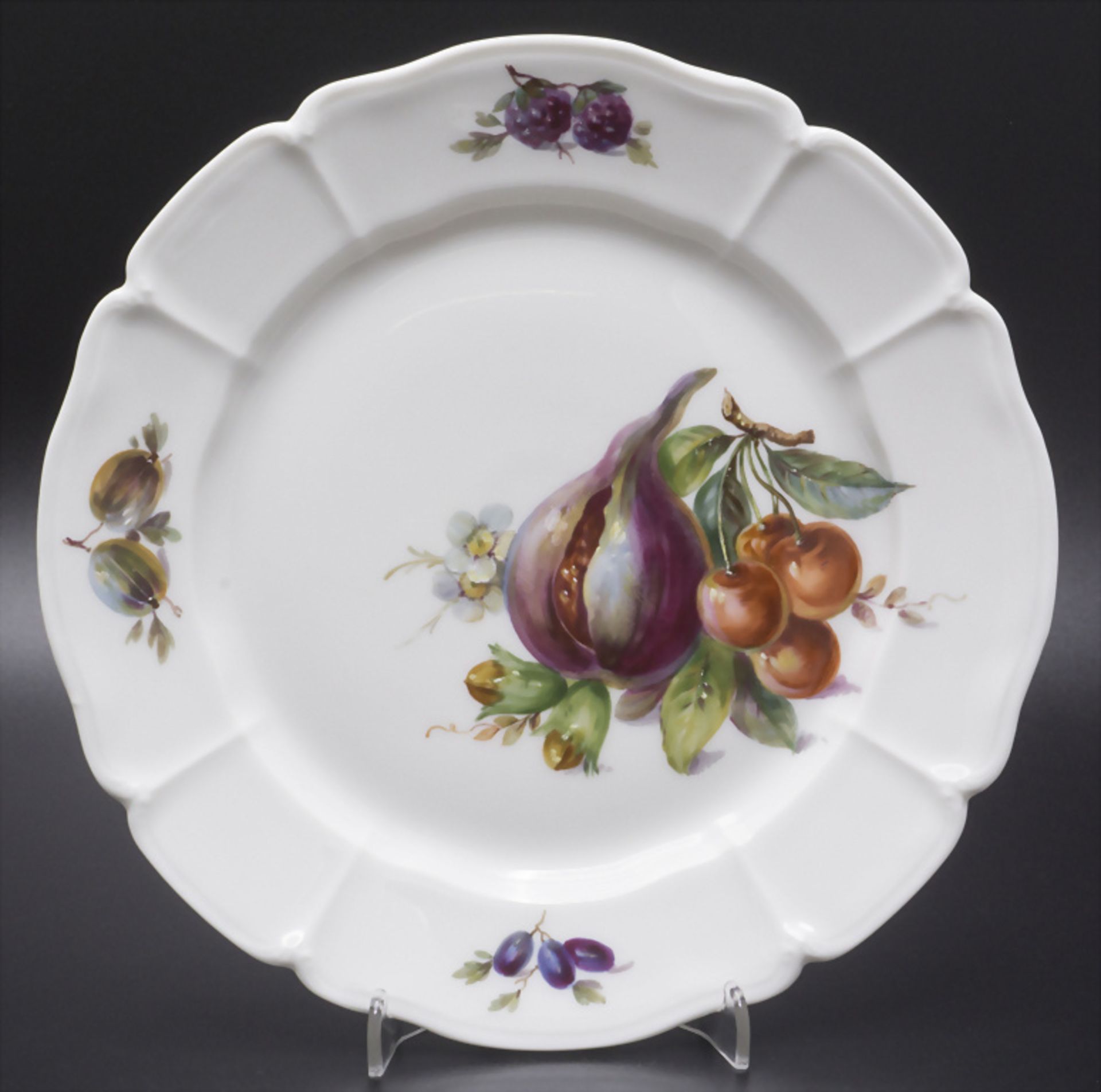 3 Teller mit Beeren- und Früchtemalerei / 3 plates with fruits and berries, Nymphenburg, ... - Image 6 of 10