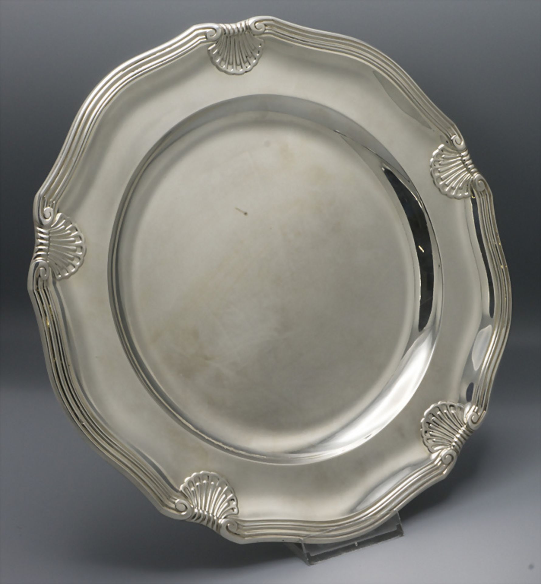Runde Platte / A silver plate, A Rissler & Carré, Paris, um 1920