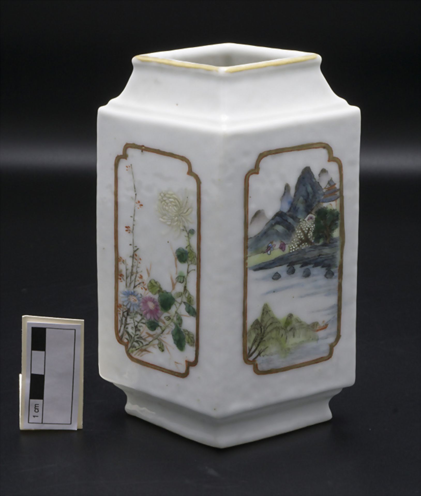 Ziervase / A decorative porcelain vase, China, Qing-Dynastie (1644-1911) - Bild 2 aus 8