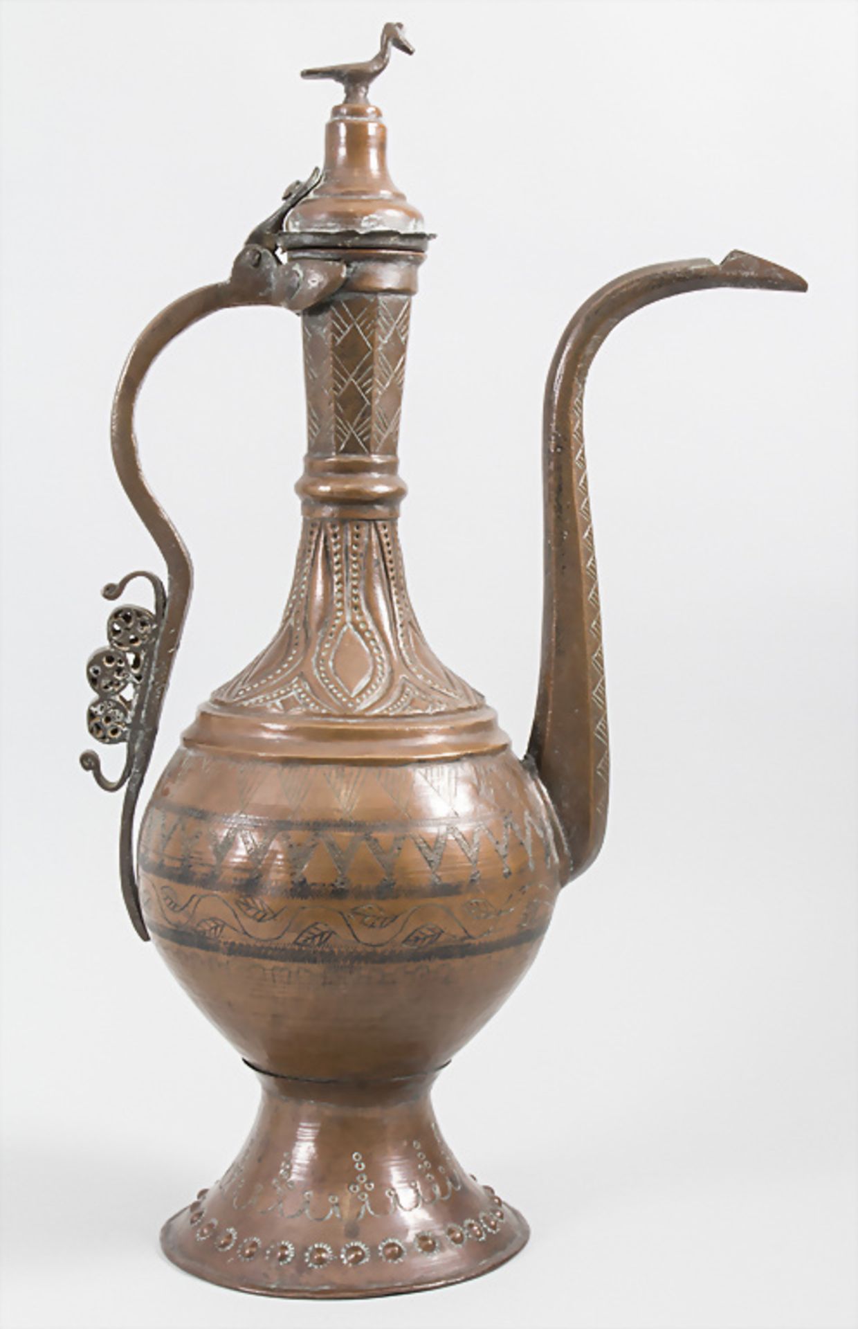 Große Deckelkanne / A large lidded copper jug, Orient, 19. Jh. - Bild 3 aus 8