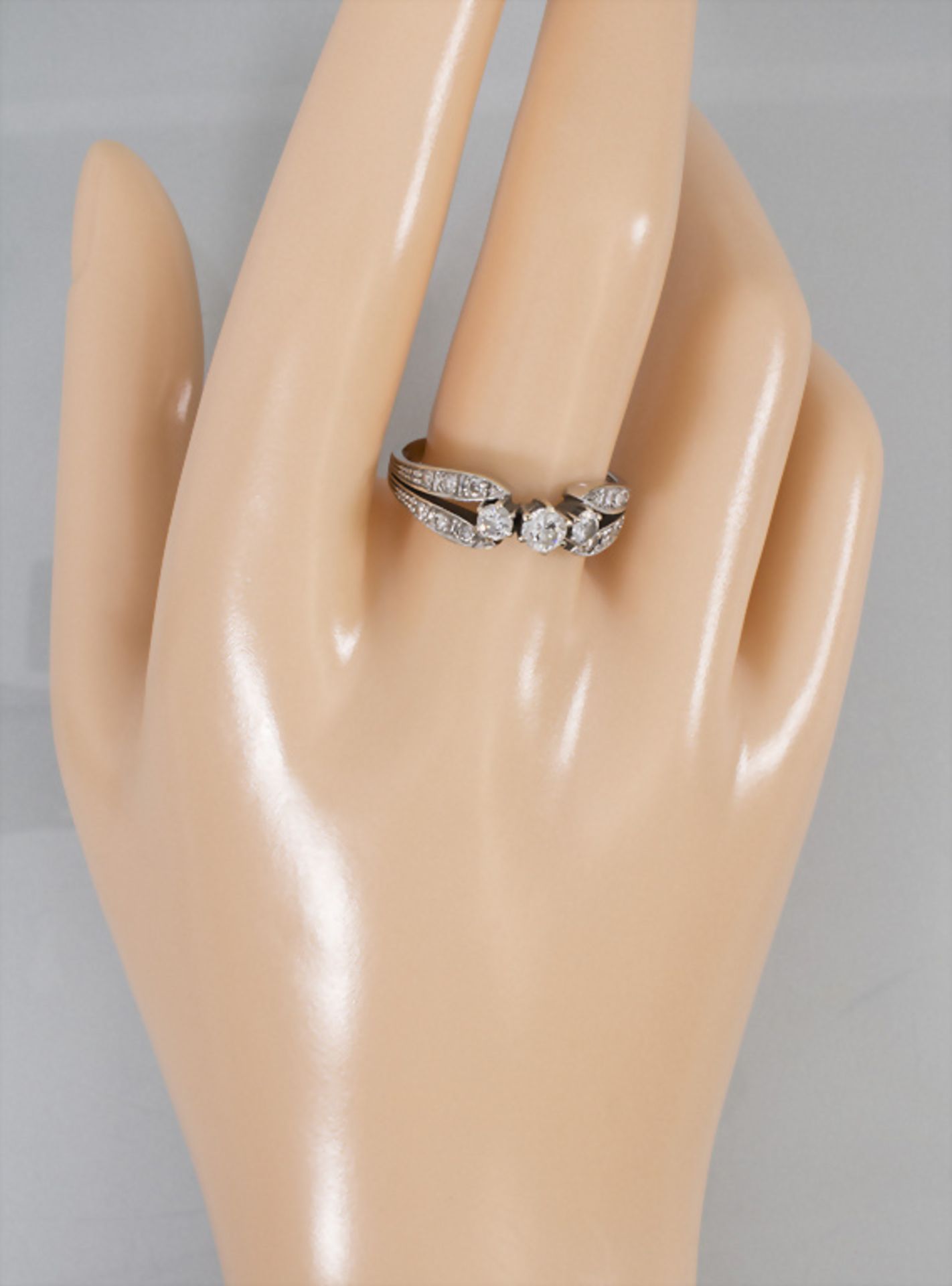 Art Déco Damenring in Weißgold mit Diamanten / An Art Deco ladies 18k gold ring with diamonds - Bild 4 aus 4