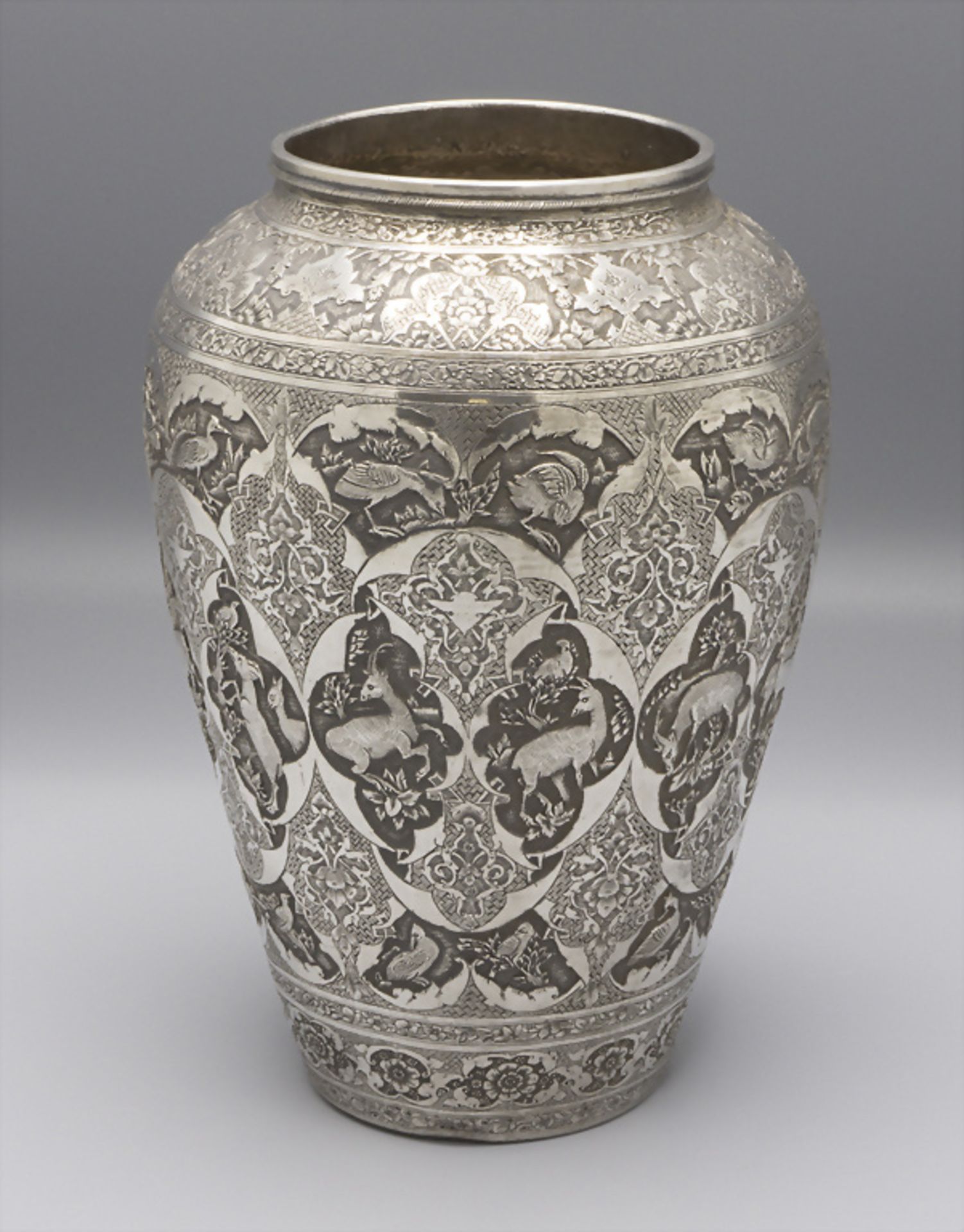 Vase / A siver vase, Persien, 19. Jh.