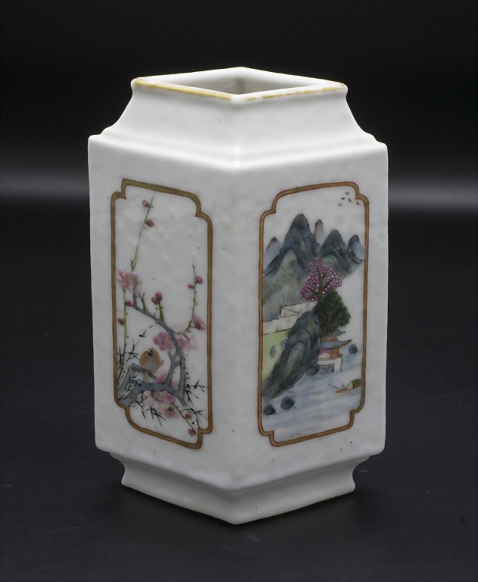 Ziervase / A decorative porcelain vase, China, Qing-Dynastie (1644-1911)