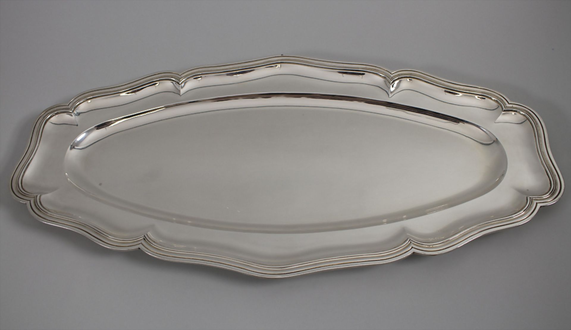 Ovale Platte / An oval silver plate, Paris, um 1925