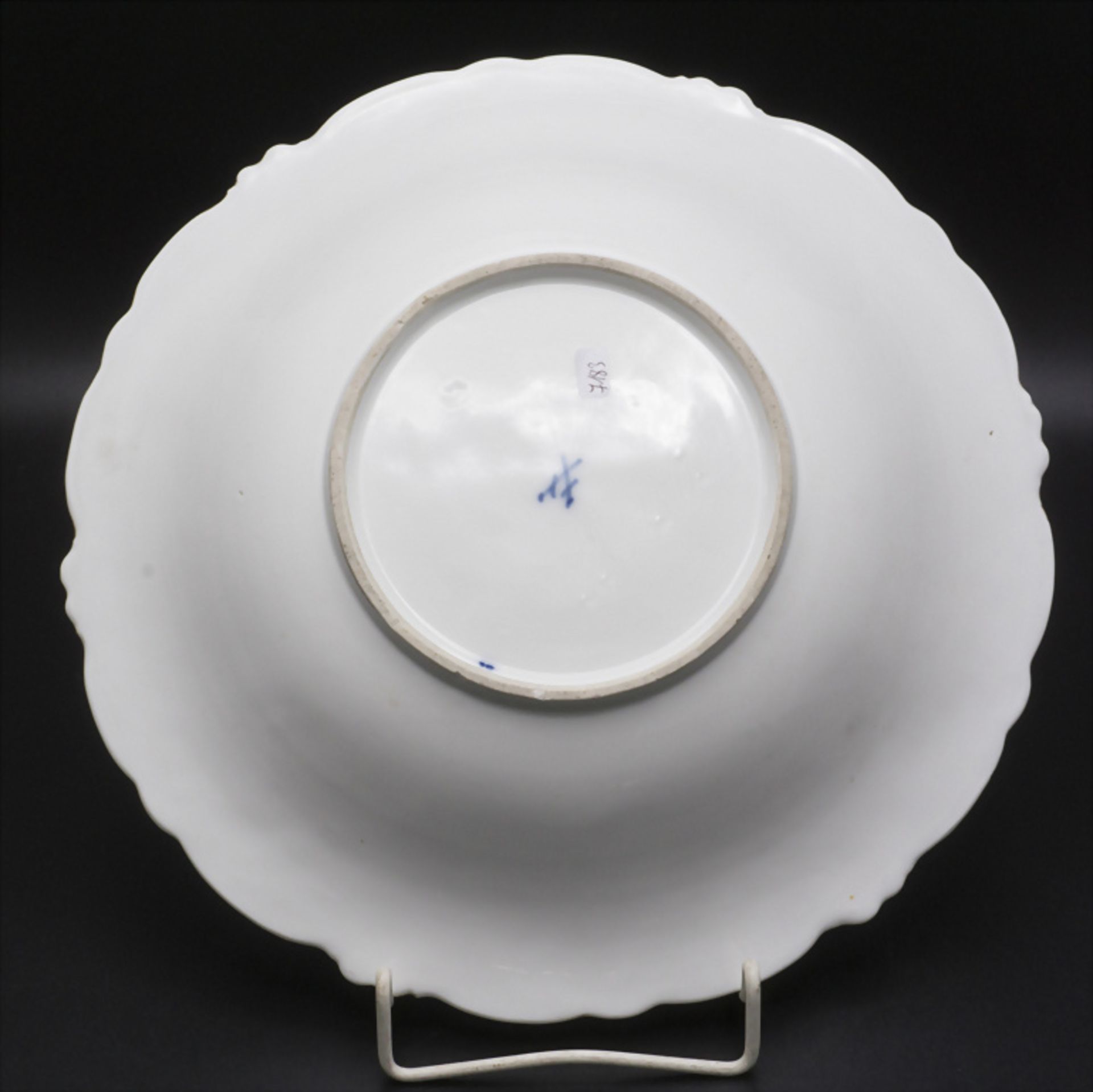 Prunkschale mit Reliefdekor / A splendid bowl, Meissen, Anfang 19. Jh. - Bild 3 aus 4