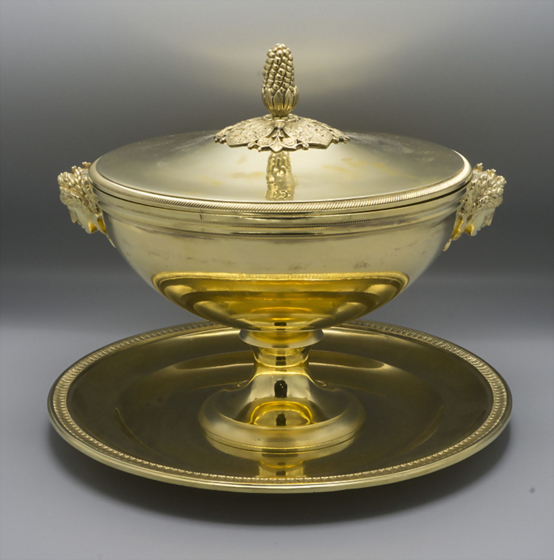 Deckelterrine auf Presentoire / A tureen with cover and plate, Emile Puiforcat, Paris, nach 1857