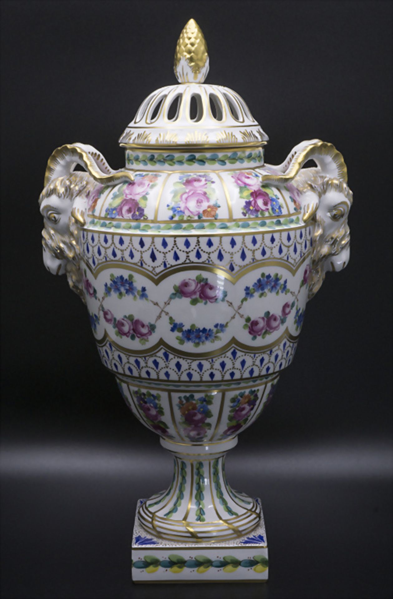 Potpourrivase / A potpourri vase, Carl Thieme, Potschappel, 2. Hälfte 20. Jh. - Bild 3 aus 7