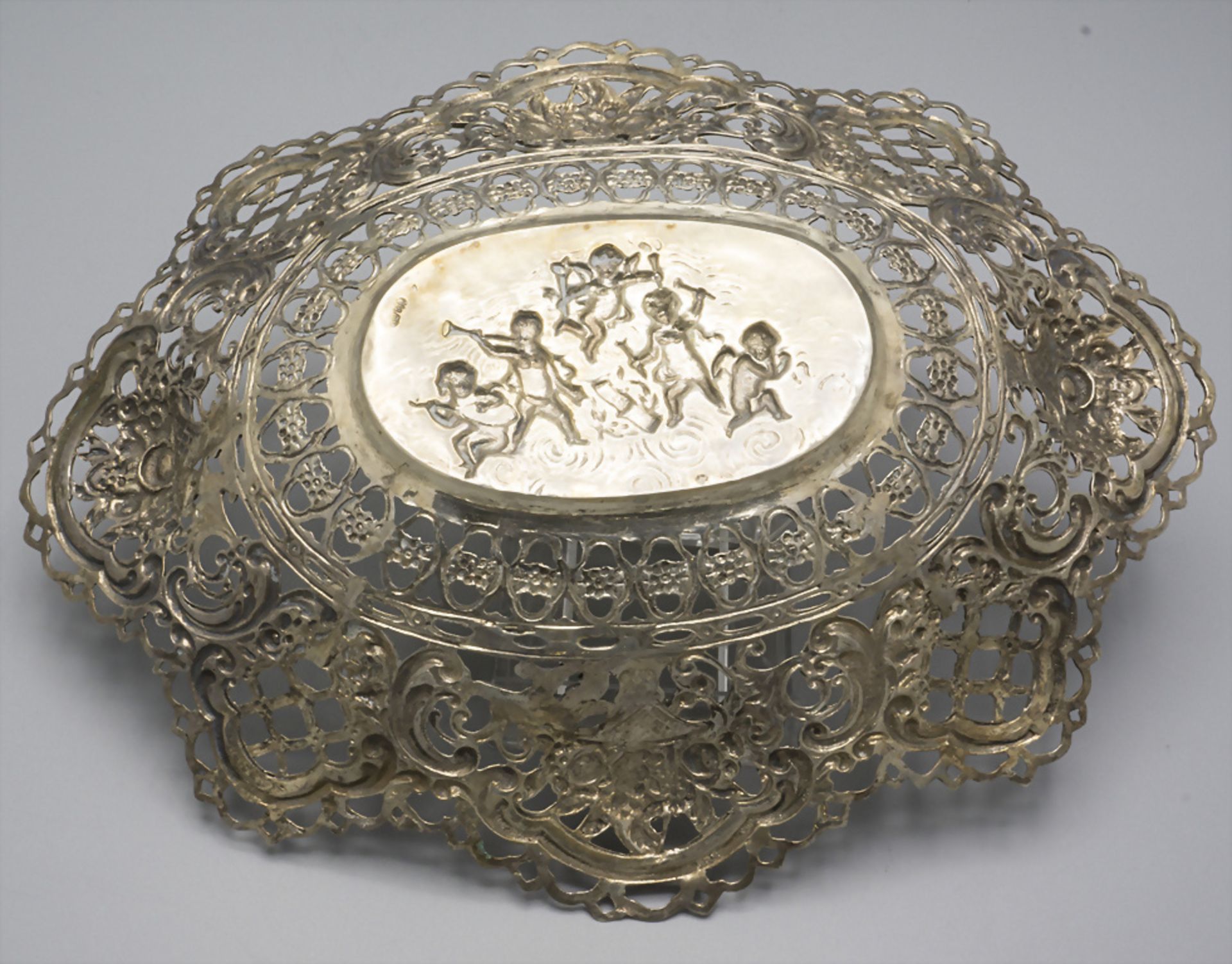 Silberschale mit Puttodekor / A silver bowl with cherubs, deutsch, um 1890 - Bild 5 aus 6