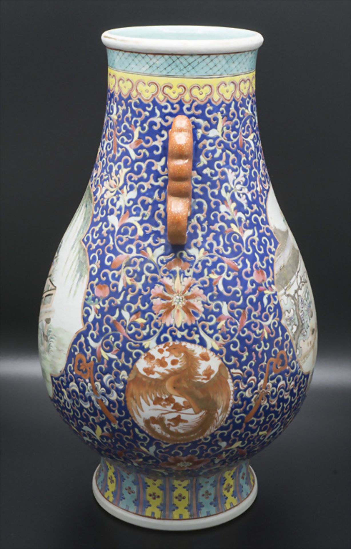 Ziervase / A decorative porcelain vase, China, Qing-Dynastie (1644-1911), gemarkt Qianlong ... - Bild 6 aus 10