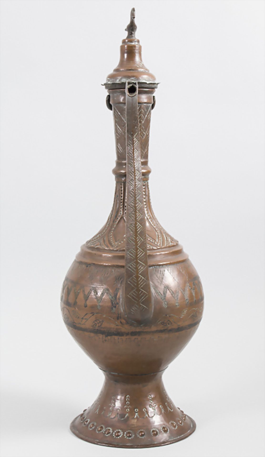 Große Deckelkanne / A large lidded copper jug, Orient, 19. Jh. - Bild 2 aus 8