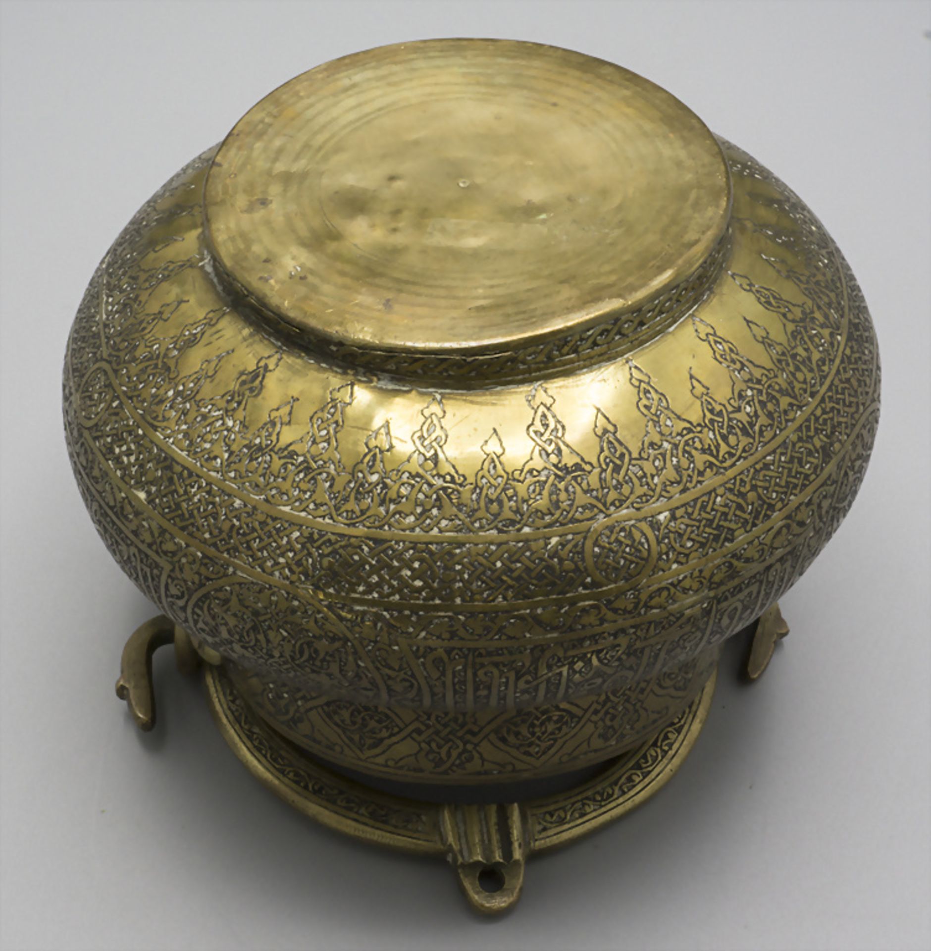 Henkelgefäß / A handled brass vessel, wohl Persien, 18./19. Jh. - Bild 3 aus 6