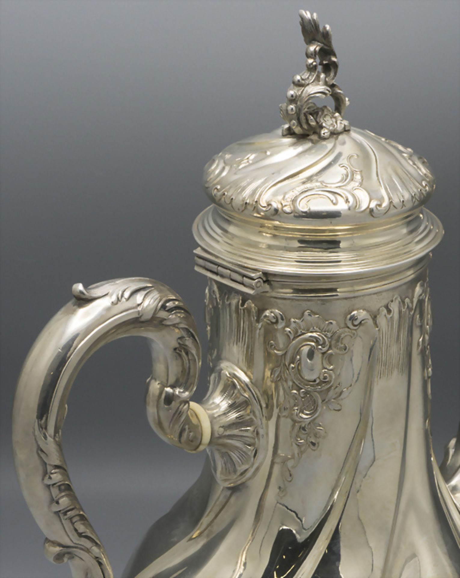 Kaffeekanne / A silver coffee pot, Jakob Grimminger, Schwäbisch Gmünd, um 1900 - Bild 7 aus 7