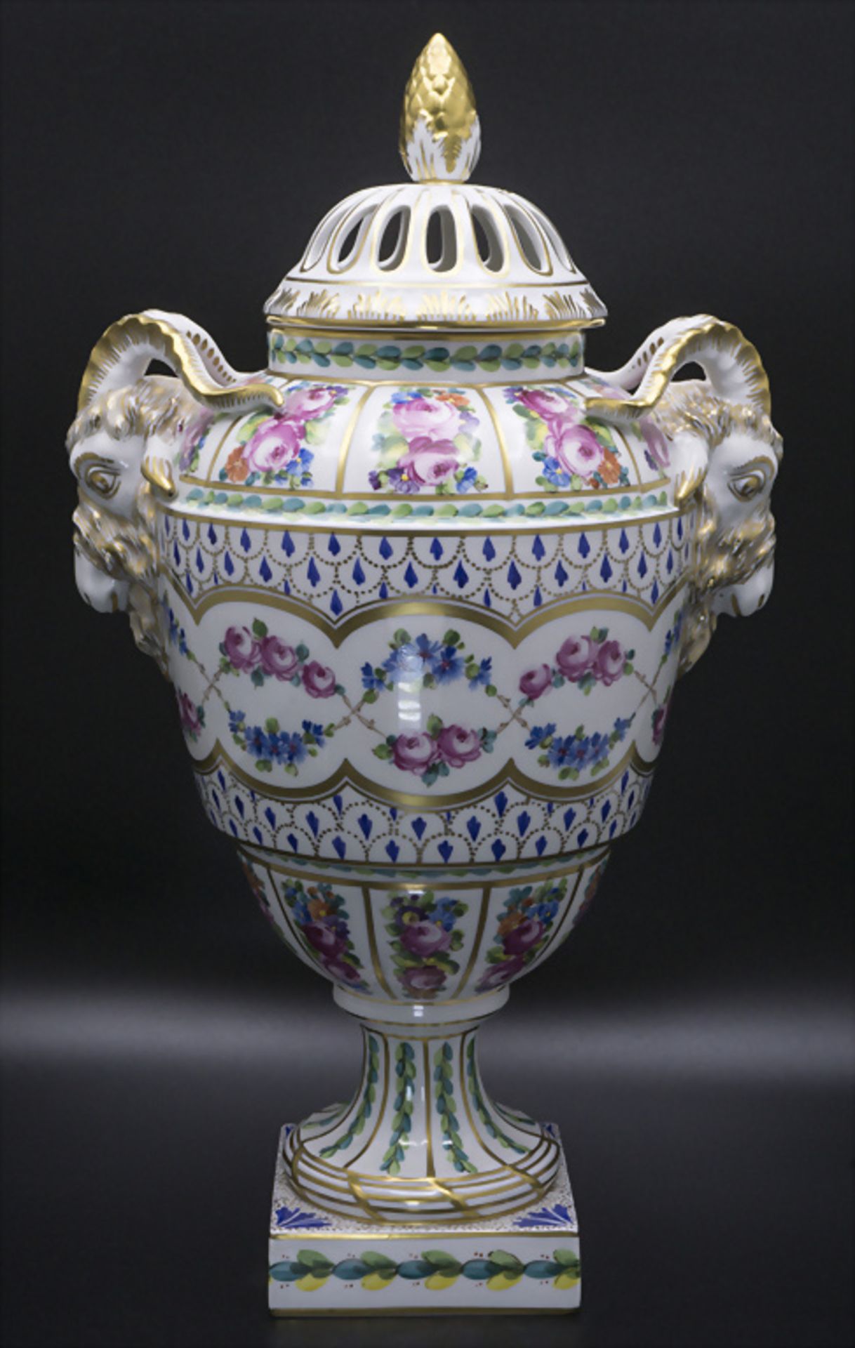 Potpourrivase / A potpourri vase, Carl Thieme, Potschappel, 2. Hälfte 20. Jh.