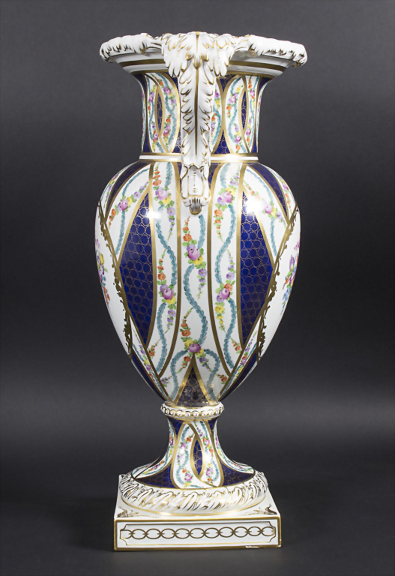Amphorenvase / An amphora vase, Carl Thieme, Potschappel / Dresden, 20. Jh. - Bild 4 aus 10