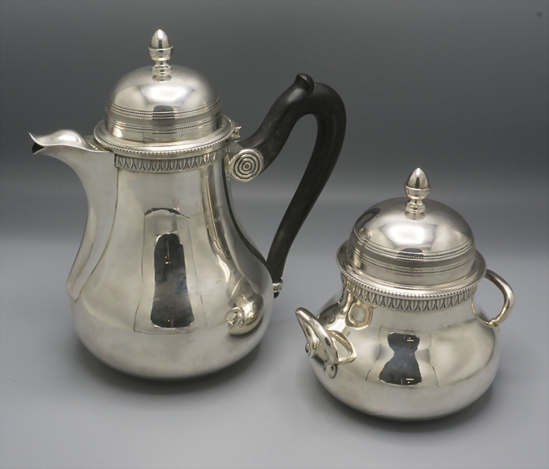 Teekanne und Zuckerdose / A silver tea pot and sugar bowl, Belgien, 19. Jh.