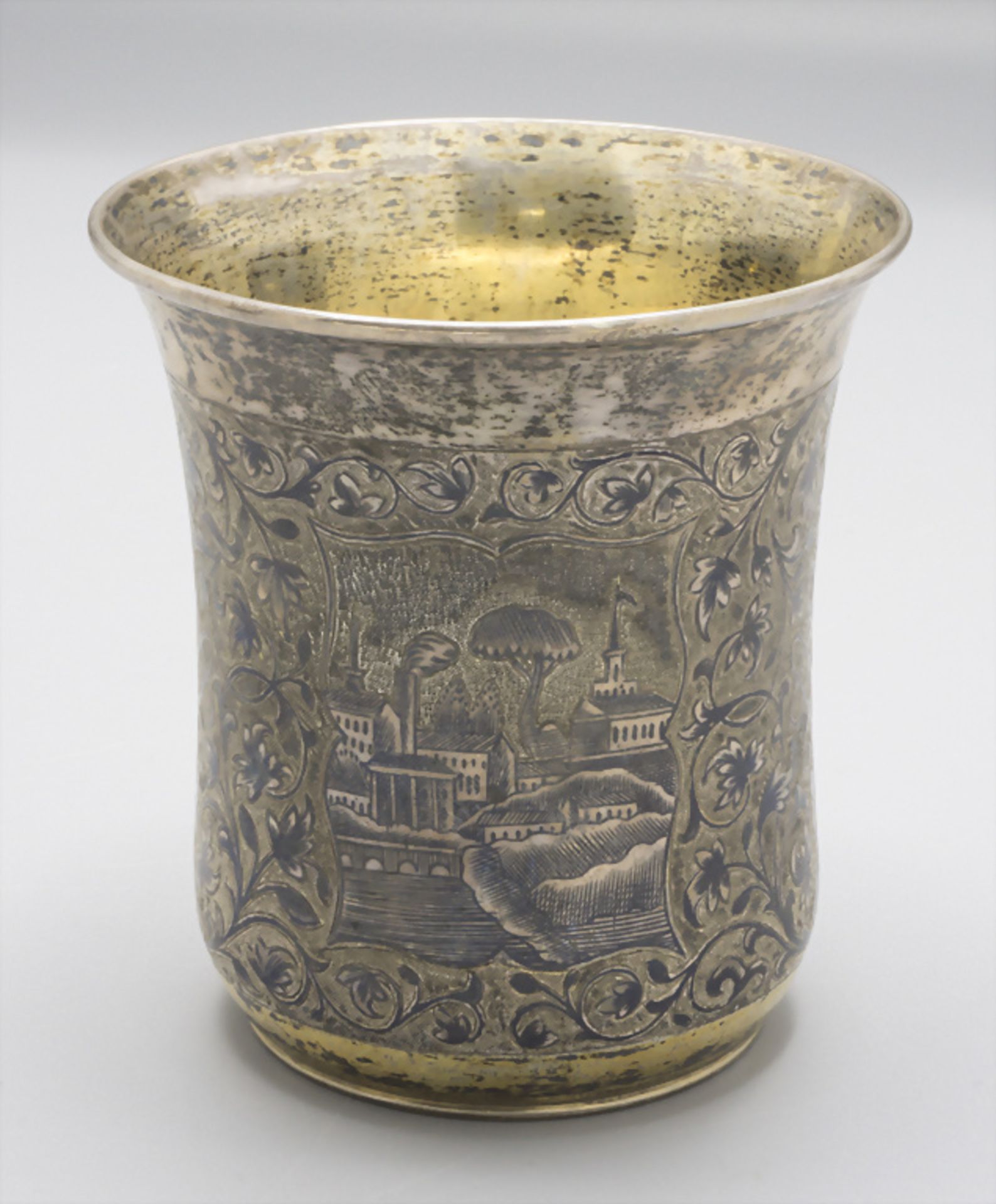 Becher auf Presentoir / A silver beaker and plate, Moskau / Moscow, 1821-1856 - Image 6 of 10